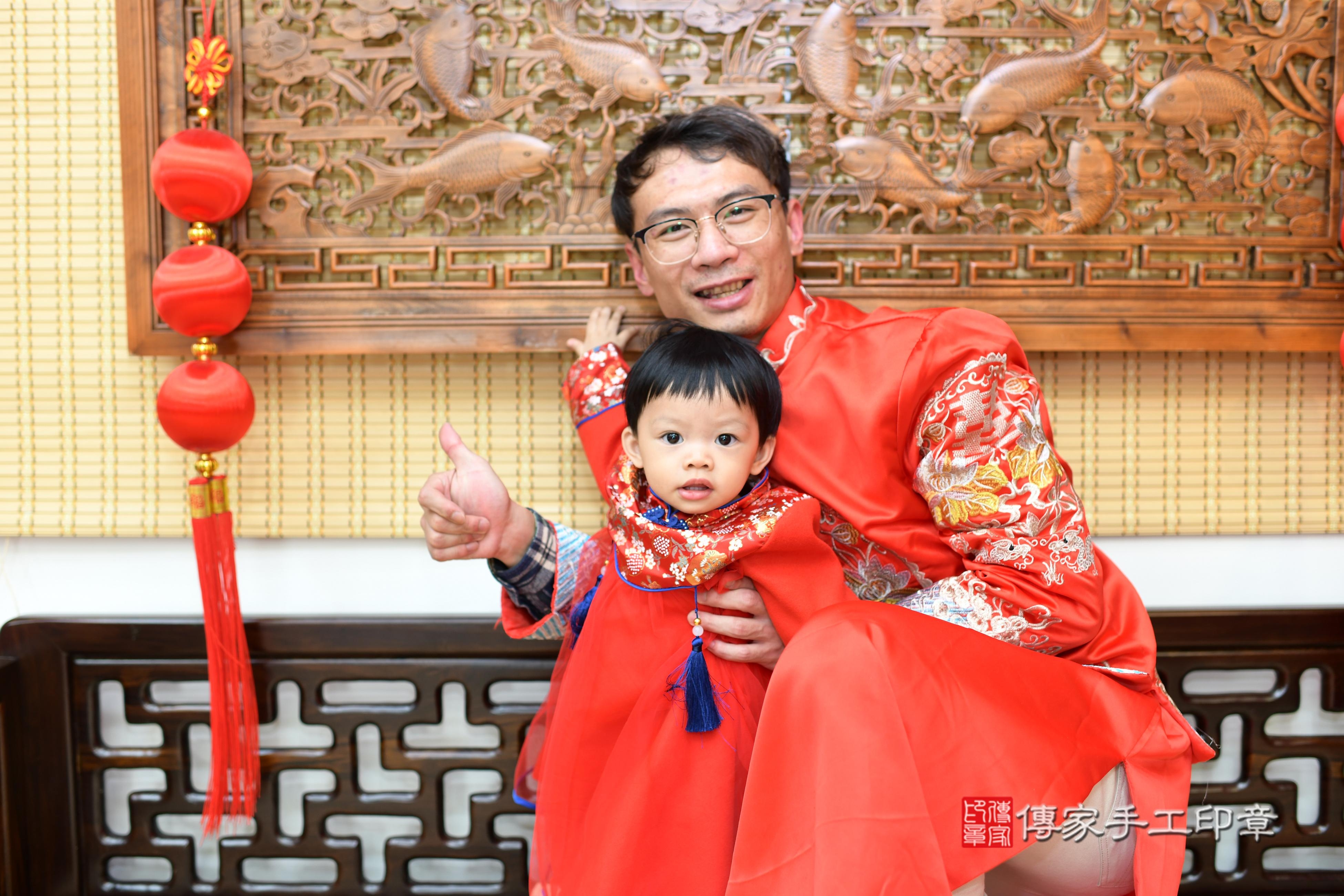 傳家手工印章台南店、抓周、度脺、中國風會場、傳家嬰兒古禮、吉祥話、抓周道具物品24種、拍照。抓周證書。寶寶抓周、滿周歲、生日快樂、祝福 傳家手工印章台南店、抓周、度脺、中國風會場、傳家嬰兒古禮、吉祥話、抓周道具物品24種、拍照。抓周證書。寶寶抓周、滿周歲、生日快樂、祝福