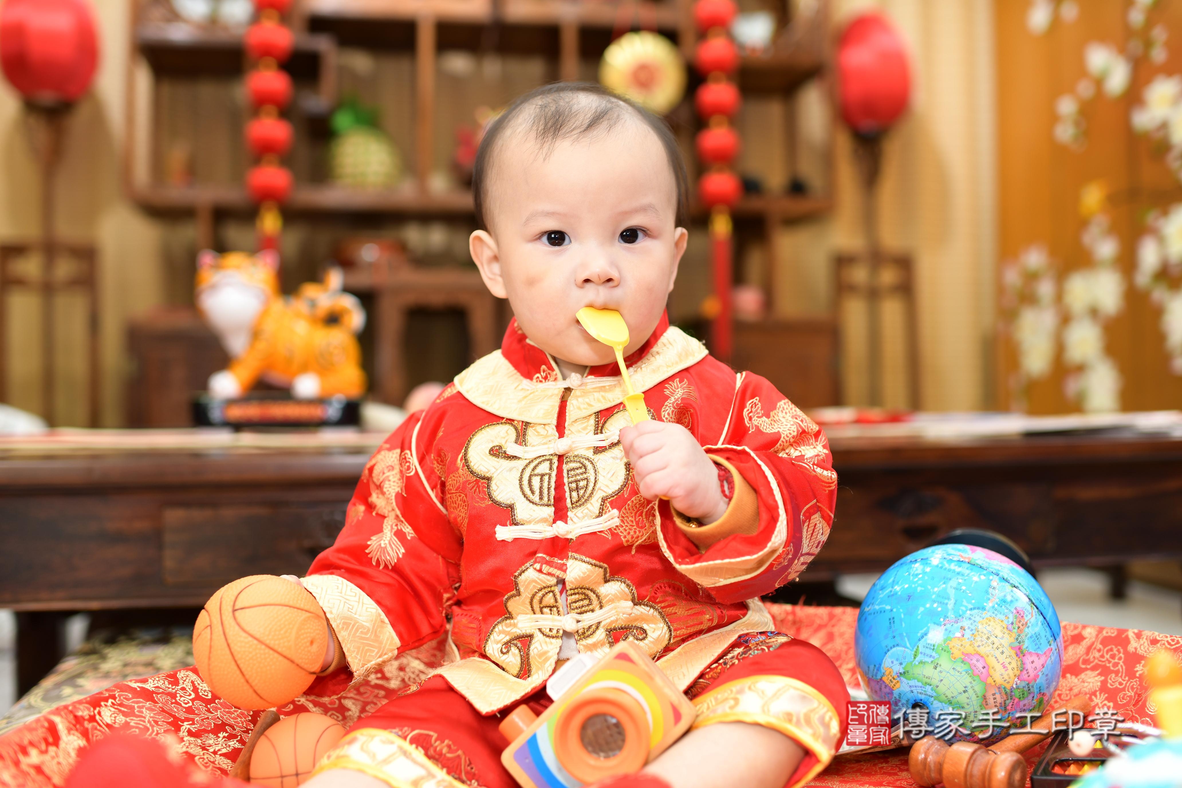 傳家手工印章台南店、抓周、度脺、中國風會場、傳家嬰兒古禮、吉祥話、抓周道具物品24種、拍照。抓周證書。寶寶抓周、滿周歲、生日快樂、祝福 傳家手工印章台南店、抓周、度脺、中國風會場、傳家嬰兒古禮、吉祥話、抓周道具物品24種、拍照。抓周證書。寶寶抓周、滿周歲、生日快樂、祝福