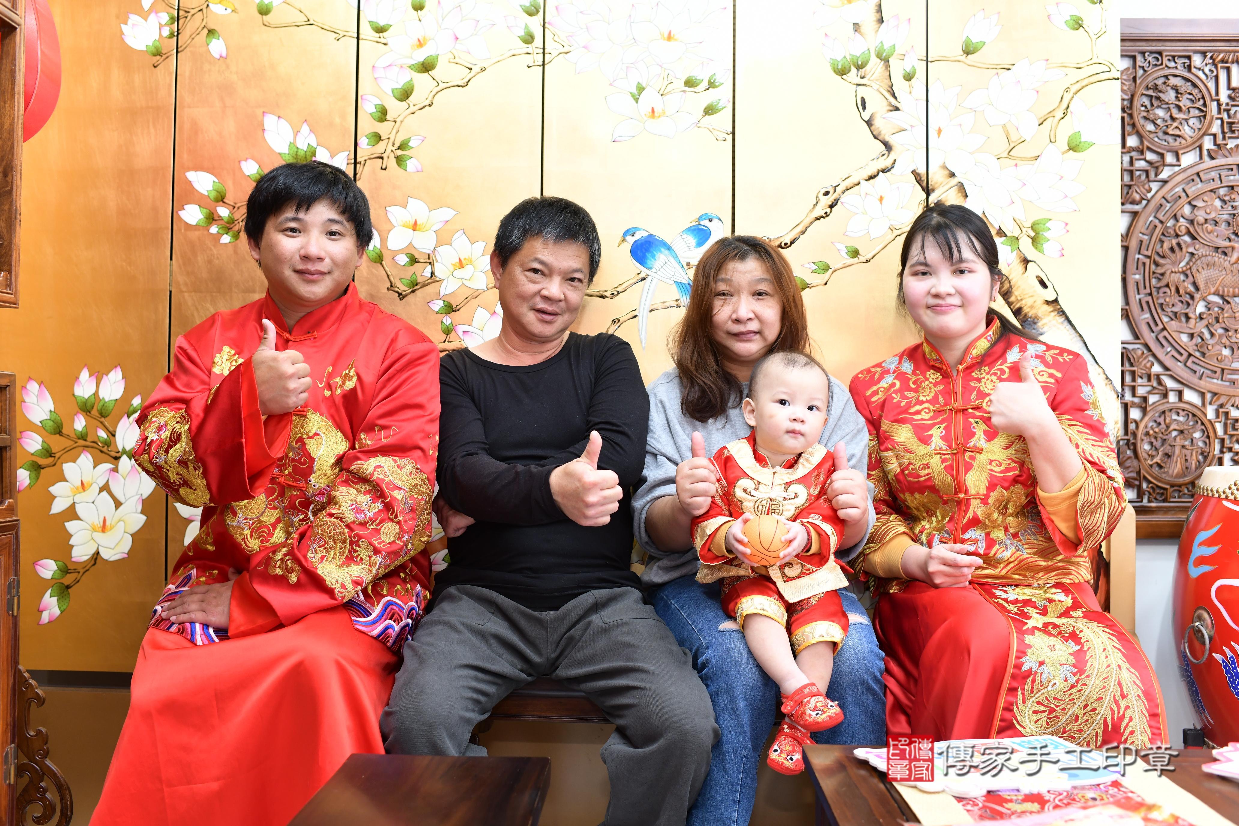 傳家手工印章台南店、抓周、度脺、中國風會場、傳家嬰兒古禮、吉祥話、抓周道具物品24種、拍照。抓周證書。寶寶抓周、滿周歲、生日快樂、祝福 傳家手工印章台南店、抓周、度脺、中國風會場、傳家嬰兒古禮、吉祥話、抓周道具物品24種、拍照。抓周證書。寶寶抓周、滿周歲、生日快樂、祝福