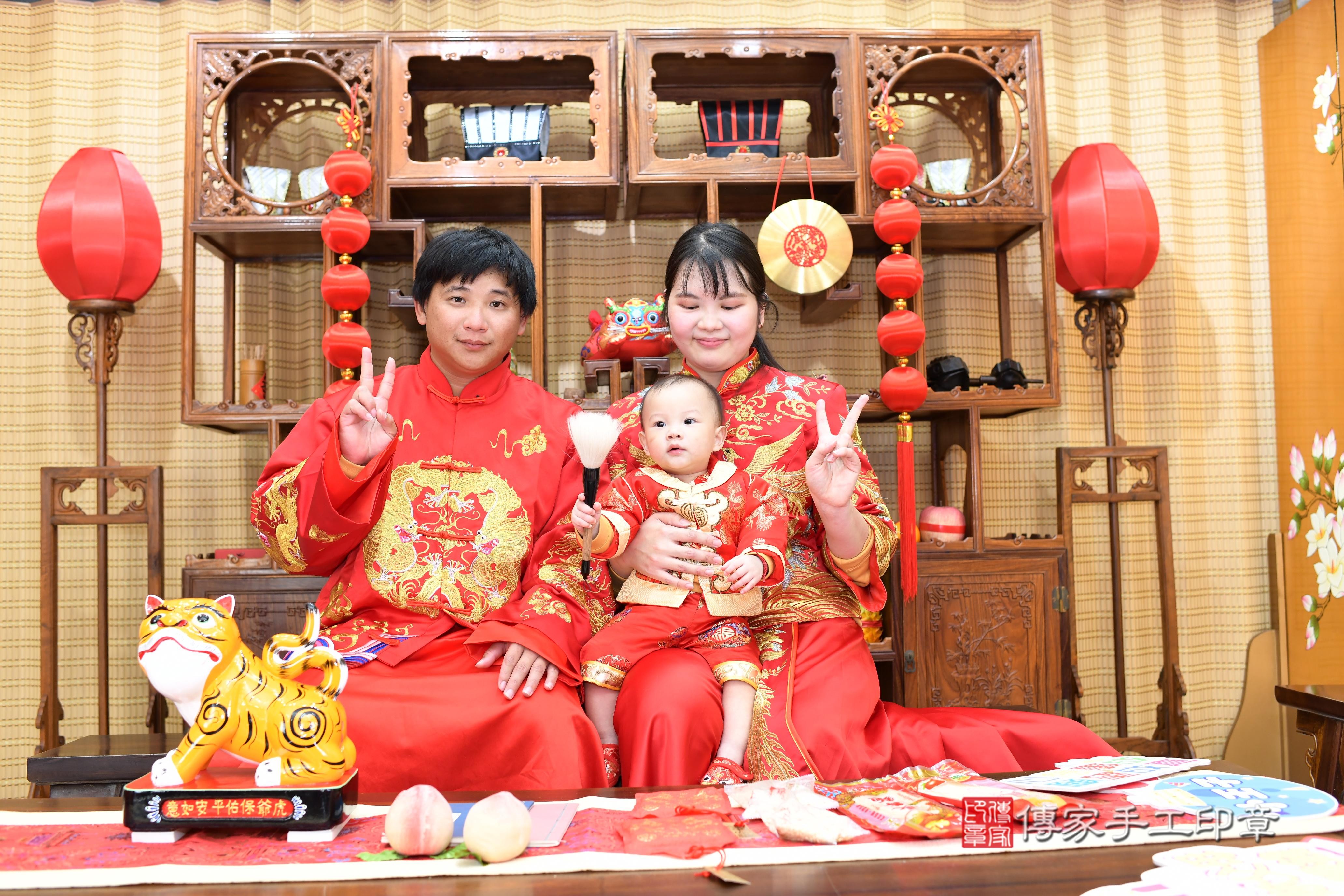 傳家手工印章台南店、抓周、度脺、中國風會場、傳家嬰兒古禮、吉祥話、抓周道具物品24種、拍照。抓周證書。寶寶抓周、滿周歲、生日快樂、祝福 傳家手工印章台南店、抓周、度脺、中國風會場、傳家嬰兒古禮、吉祥話、抓周道具物品24種、拍照。抓周證書。寶寶抓周、滿周歲、生日快樂、祝福