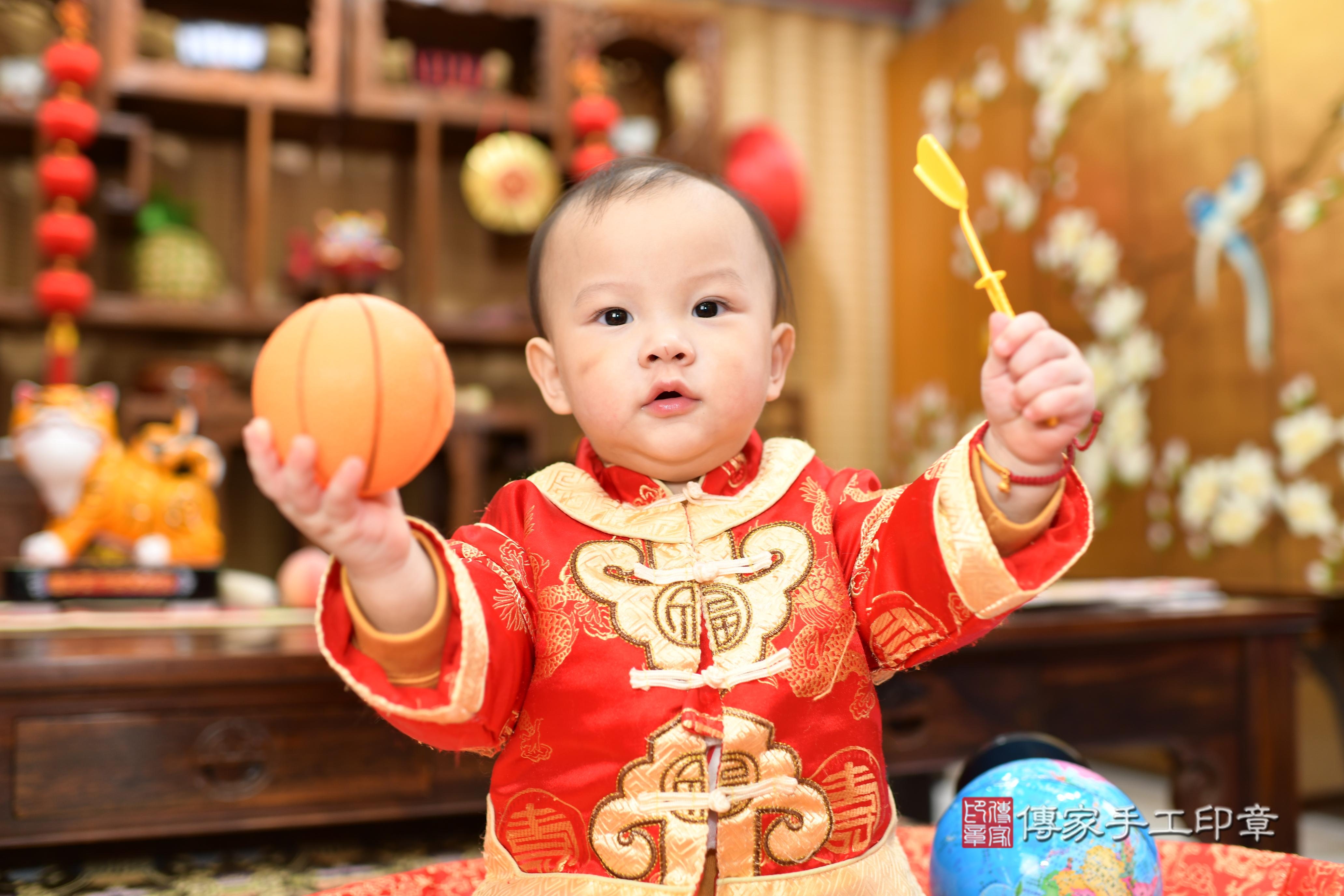 傳家手工印章台南店、抓周、度脺、中國風會場、傳家嬰兒古禮、吉祥話、抓周道具物品24種、拍照。抓周證書。寶寶抓周、滿周歲、生日快樂、祝福 傳家手工印章台南店、抓周、度脺、中國風會場、傳家嬰兒古禮、吉祥話、抓周道具物品24種、拍照。抓周證書。寶寶抓周、滿周歲、生日快樂、祝福