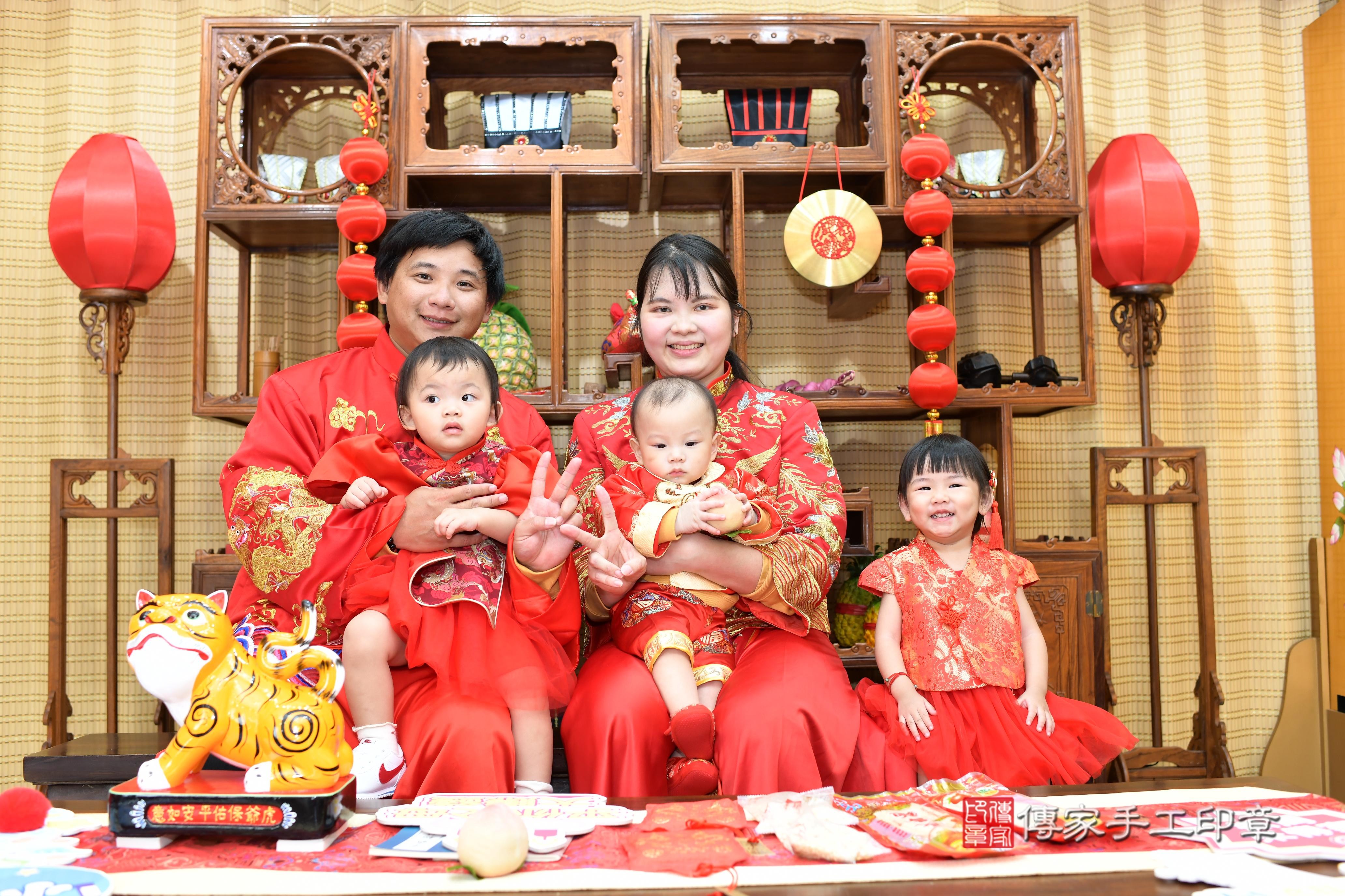 傳家手工印章台南店、抓周、度脺、中國風會場、傳家嬰兒古禮、吉祥話、抓周道具物品24種、拍照。抓周證書。寶寶抓周、滿周歲、生日快樂、祝福 傳家手工印章台南店、抓周、度脺、中國風會場、傳家嬰兒古禮、吉祥話、抓周道具物品24種、拍照。抓周證書。寶寶抓周、滿周歲、生日快樂、祝福