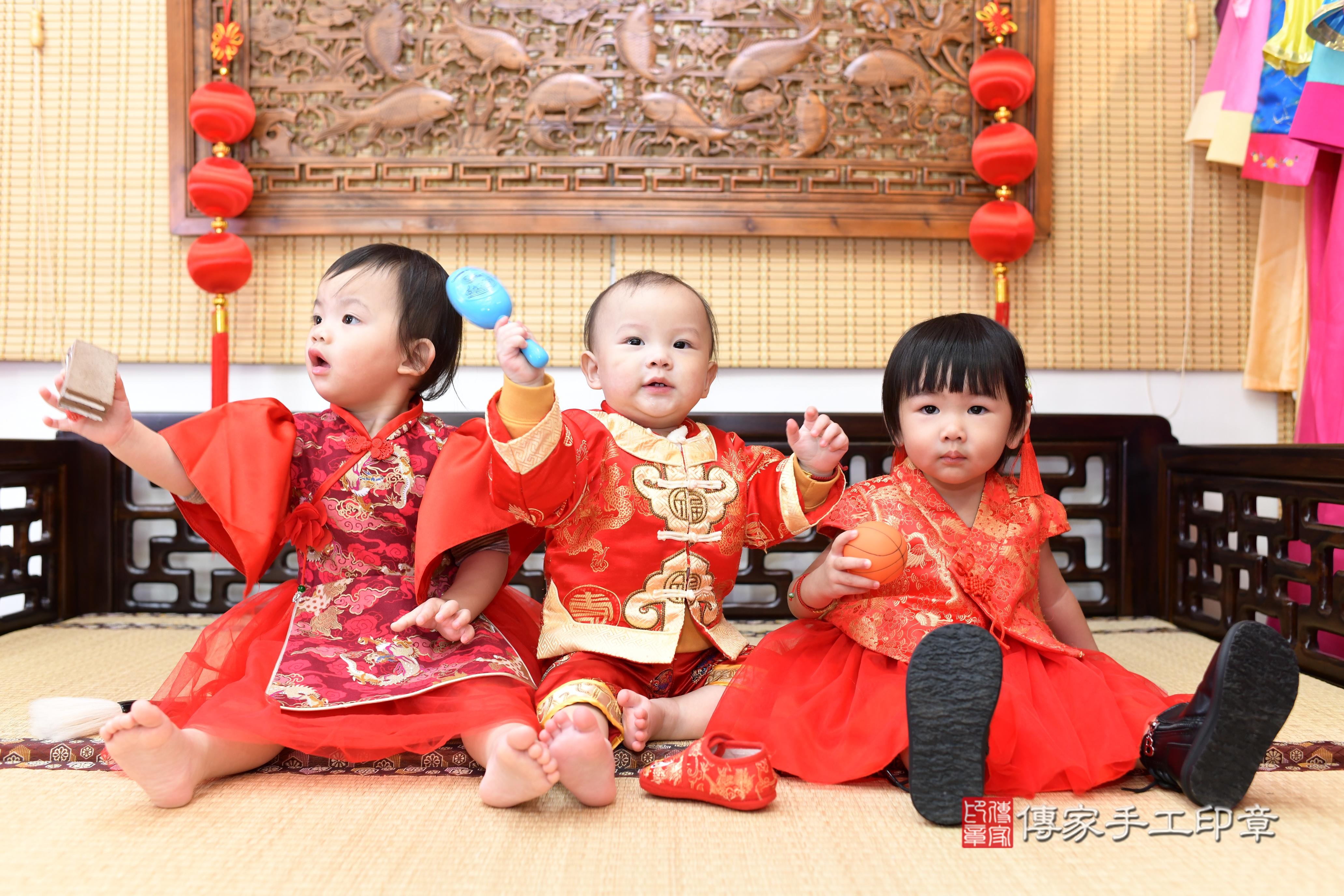 傳家手工印章台南店、抓周、度脺、中國風會場、傳家嬰兒古禮、吉祥話、抓周道具物品24種、拍照。抓周證書。寶寶抓周、滿周歲、生日快樂、祝福 傳家手工印章台南店、抓周、度脺、中國風會場、傳家嬰兒古禮、吉祥話、抓周道具物品24種、拍照。抓周證書。寶寶抓周、滿周歲、生日快樂、祝福