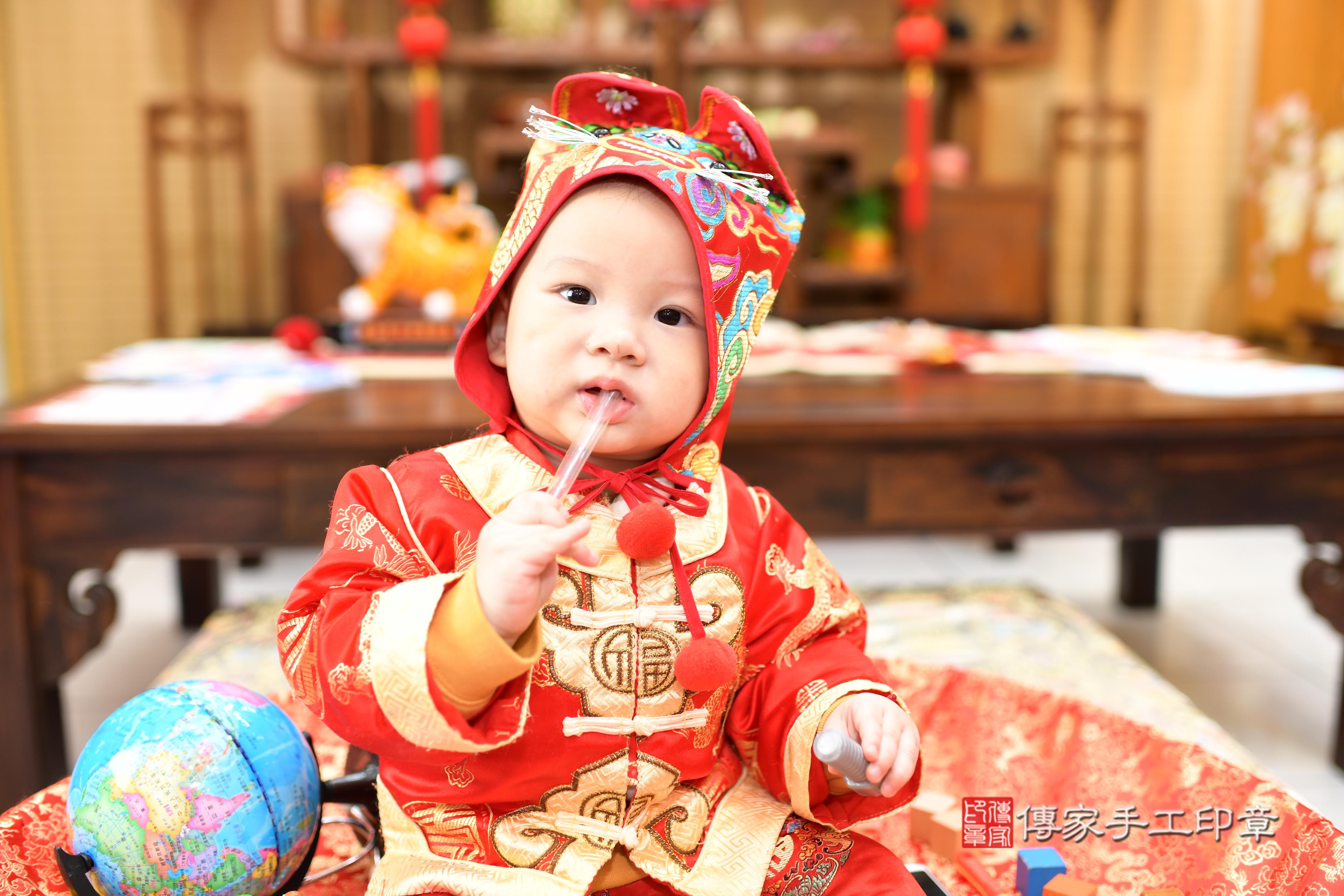 傳家手工印章台南店、抓周、度脺、中國風會場、傳家嬰兒古禮、吉祥話、抓周道具物品24種、拍照。抓周證書。寶寶抓周、滿周歲、生日快樂、祝福