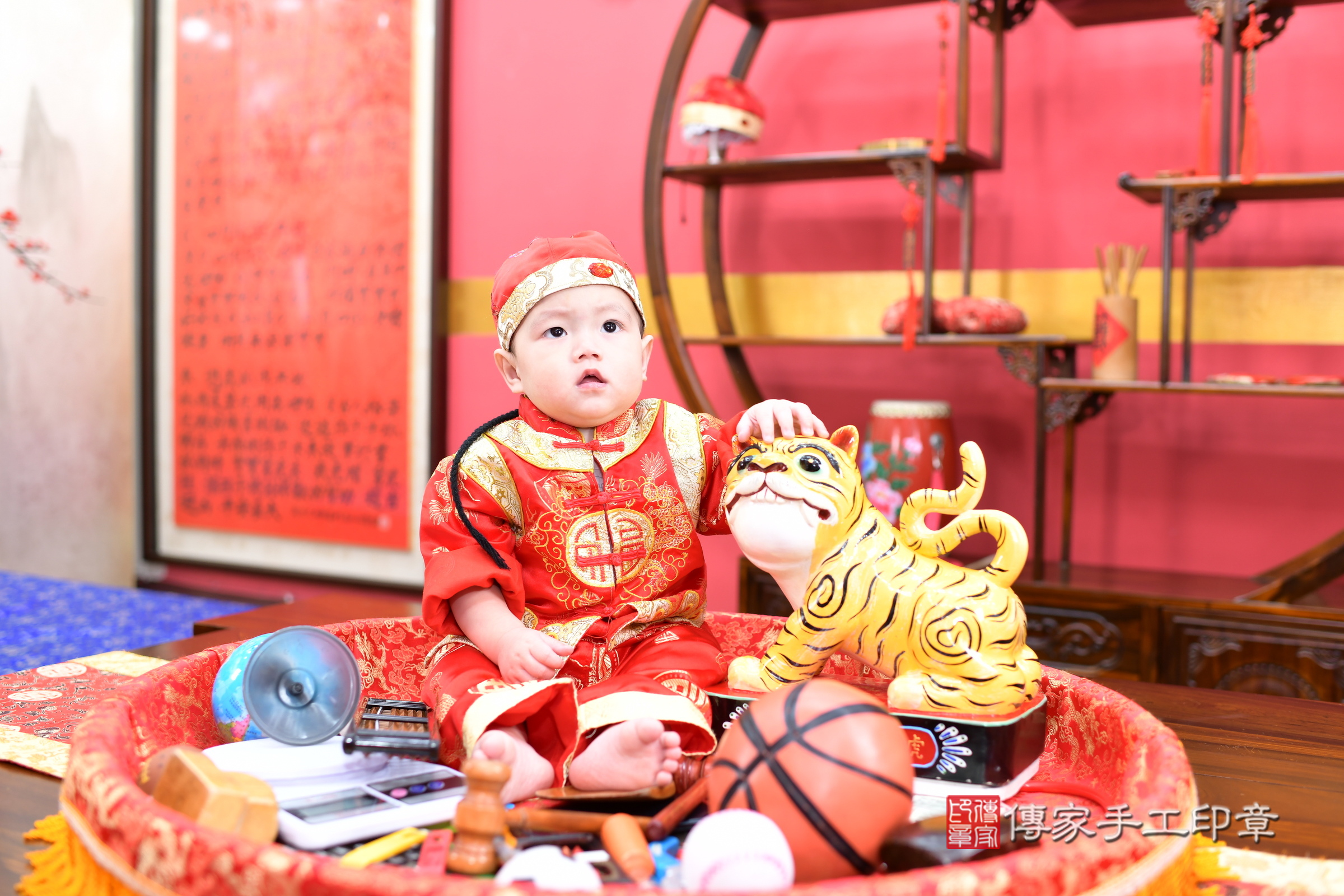 新北市永和區小訫寶寶抓周推薦:傳家新北店抓周度脺中國風會場,嬰兒古禮抓周流程儀式吉祥話、抓周道具物品24種、拍照。抓周證書。2024.12.7,照片10 新北市永和區小訫寶寶抓周推薦:傳家新北店抓周度脺中國風會場,嬰兒古禮抓周流程儀式吉祥話、抓周道具物品24種、拍照。抓周證書。2024.12.7,照片10