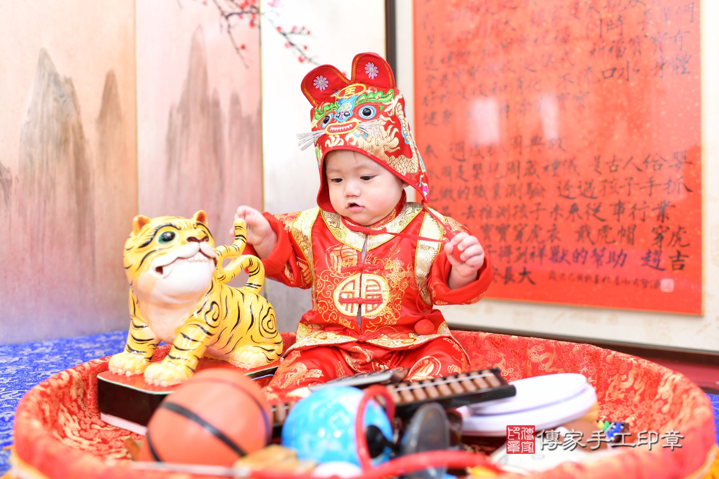 新北市永和區小訫寶寶抓周推薦:傳家新北店抓周度脺中國風會場,嬰兒古禮抓周流程儀式吉祥話、抓周道具物品24種、拍照。抓周證書。2024.12.7,照片9 新北市永和區小訫寶寶抓周推薦:傳家新北店抓周度脺中國風會場,嬰兒古禮抓周流程儀式吉祥話、抓周道具物品24種、拍照。抓周證書。2024.12.7,照片9