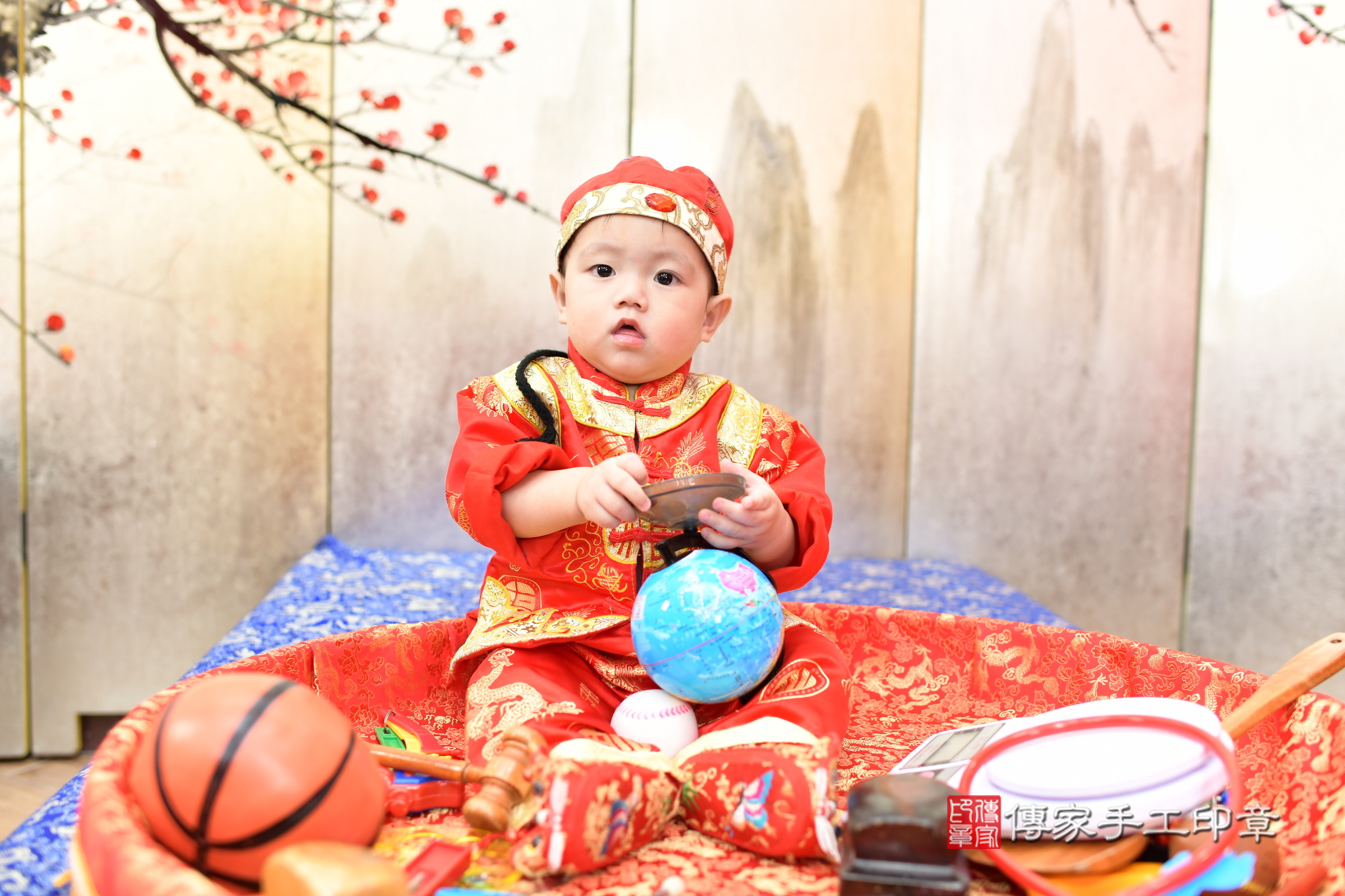 新北市永和區小訫寶寶抓周推薦:傳家新北店抓周度脺中國風會場,嬰兒古禮抓周流程儀式吉祥話、抓周道具物品24種、拍照。抓周證書。2024.12.7,照片7 新北市永和區小訫寶寶抓周推薦:傳家新北店抓周度脺中國風會場,嬰兒古禮抓周流程儀式吉祥話、抓周道具物品24種、拍照。抓周證書。2024.12.7,照片7