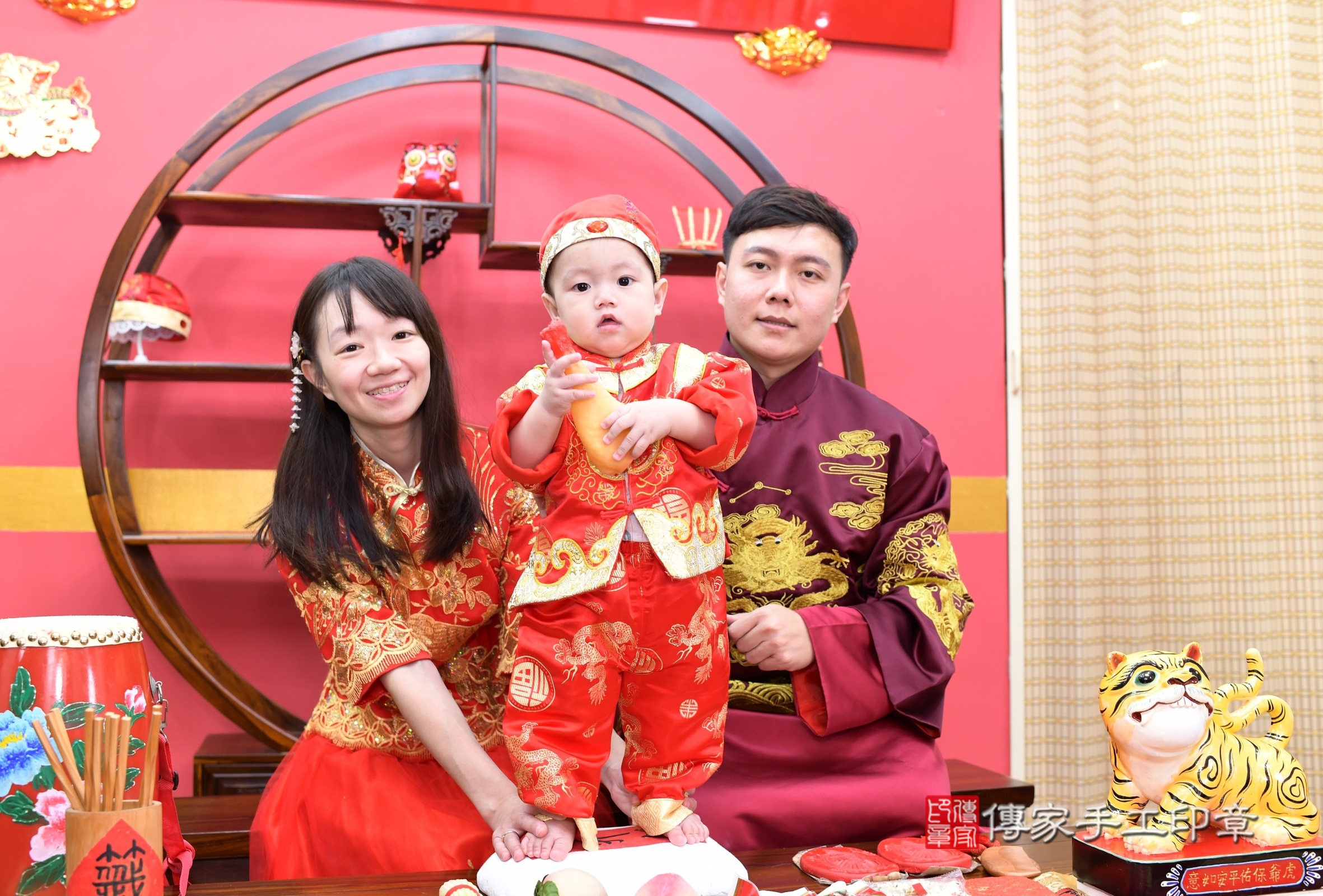 新北市永和區小訫寶寶抓周推薦:傳家新北店抓周度脺中國風會場,嬰兒古禮抓周流程儀式吉祥話、抓周道具物品24種、拍照。抓周證書。2024.12.7,照片15 新北市永和區小訫寶寶抓周推薦:傳家新北店抓周度脺中國風會場,嬰兒古禮抓周流程儀式吉祥話、抓周道具物品24種、拍照。抓周證書。2024.12.7,照片15