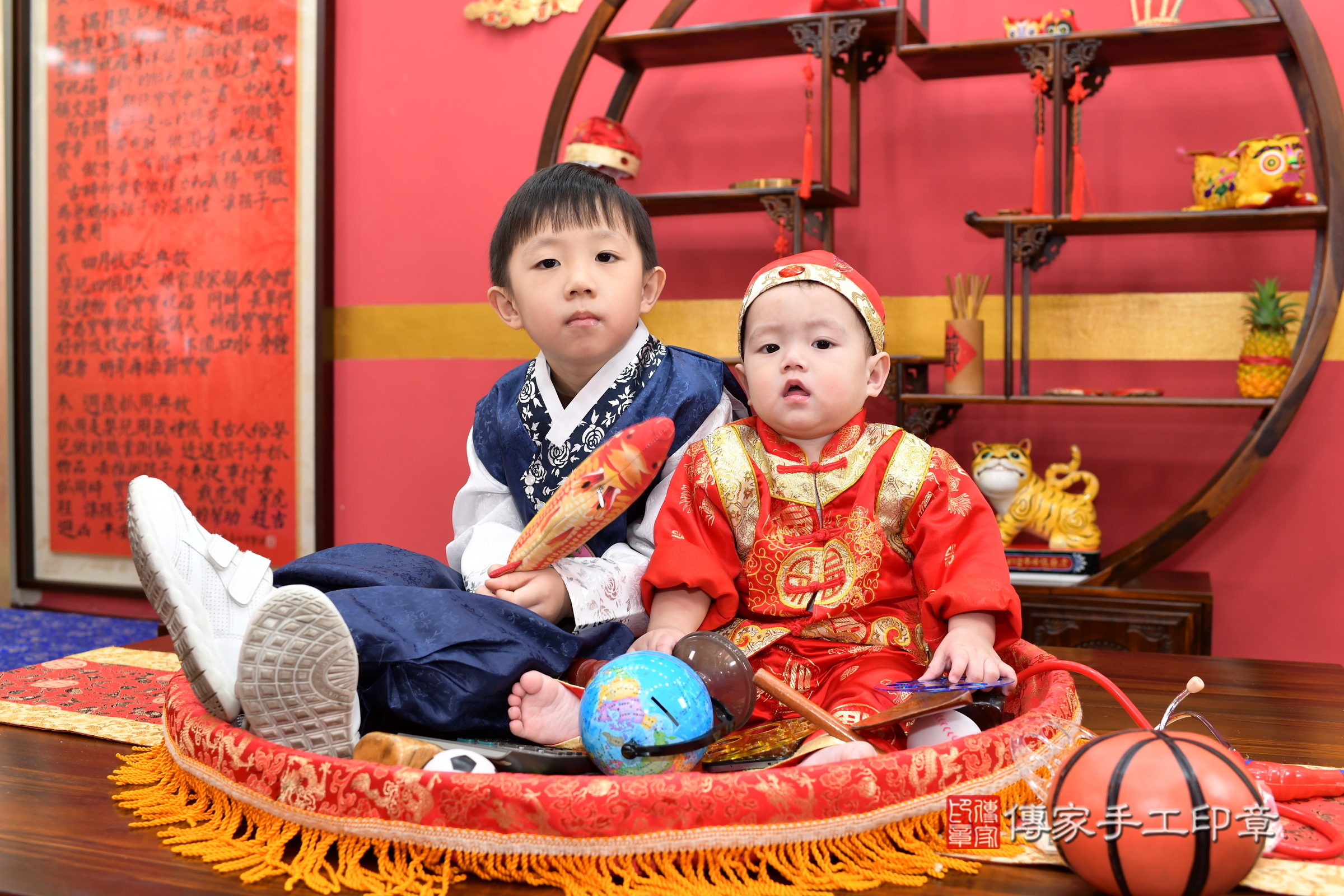 新北市永和區小訫寶寶抓周推薦:傳家新北店抓周度脺中國風會場,嬰兒古禮抓周流程儀式吉祥話、抓周道具物品24種、拍照。抓周證書。2024.12.7,照片5 新北市永和區小訫寶寶抓周推薦:傳家新北店抓周度脺中國風會場,嬰兒古禮抓周流程儀式吉祥話、抓周道具物品24種、拍照。抓周證書。2024.12.7,照片5