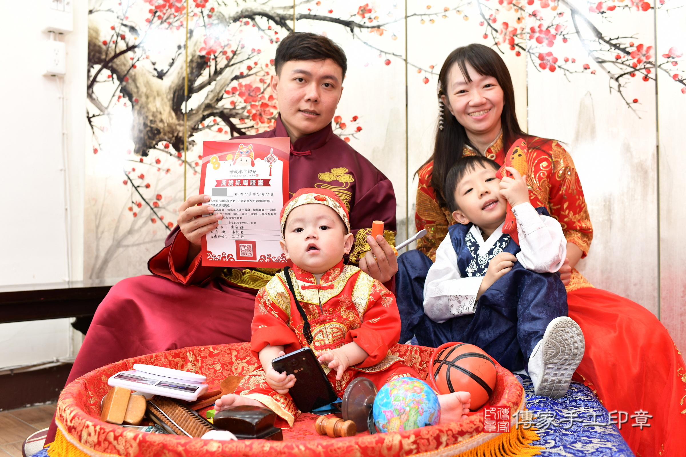 新北市永和區小訫寶寶抓周推薦:傳家新北店抓周度脺中國風會場,嬰兒古禮抓周流程儀式吉祥話、抓周道具物品24種、拍照。抓周證書。2024.12.7,照片18 新北市永和區小訫寶寶抓周推薦:傳家新北店抓周度脺中國風會場,嬰兒古禮抓周流程儀式吉祥話、抓周道具物品24種、拍照。抓周證書。2024.12.7,照片18