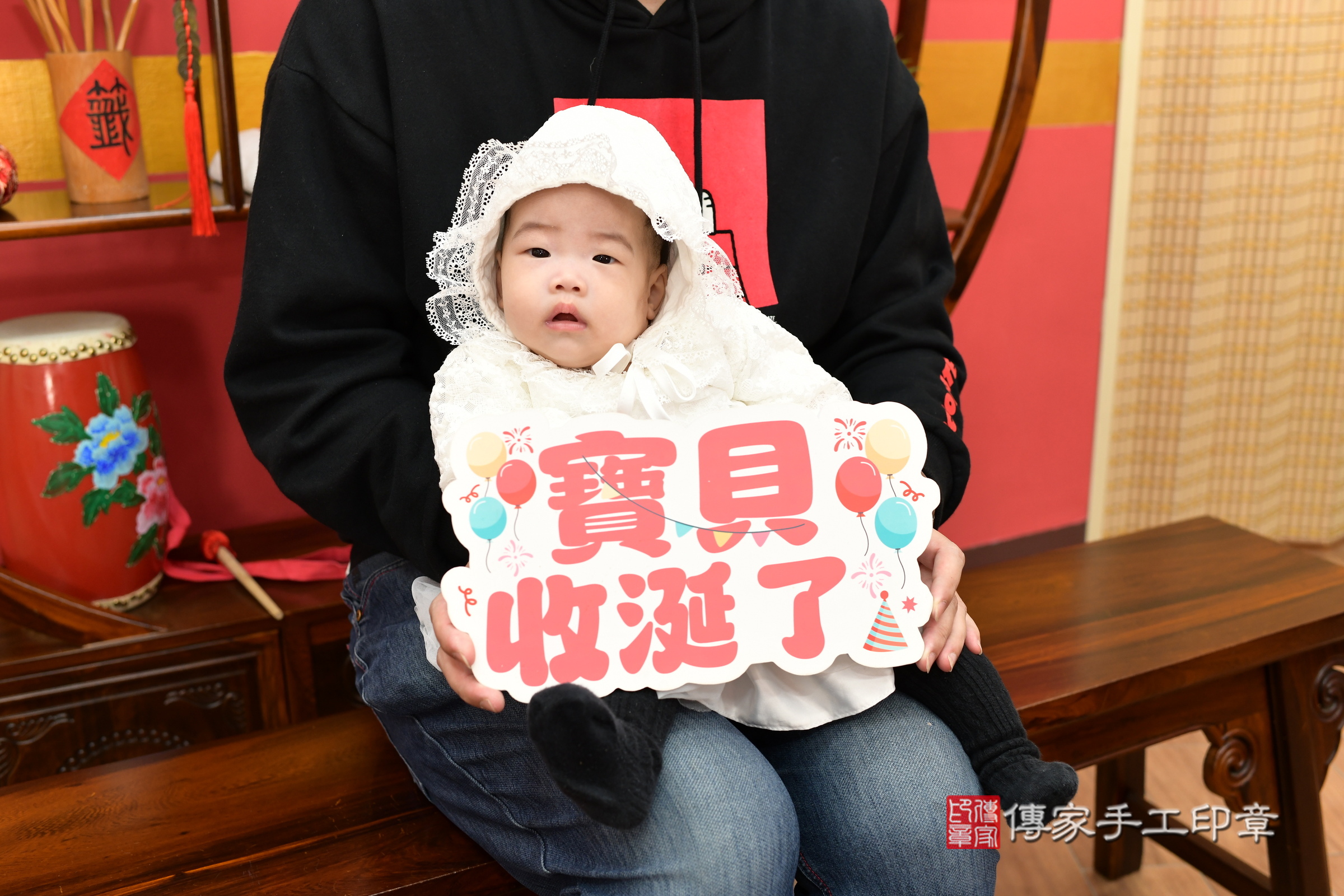 新北市永和區小瑅寶寶收涎推薦：傳家新北店收涎中國風會場，嬰兒古禮收涎收口水流程儀式、收涎吉祥話、收涎餅乾、收涎拍照。收涎證書。2024.12.17，照片1