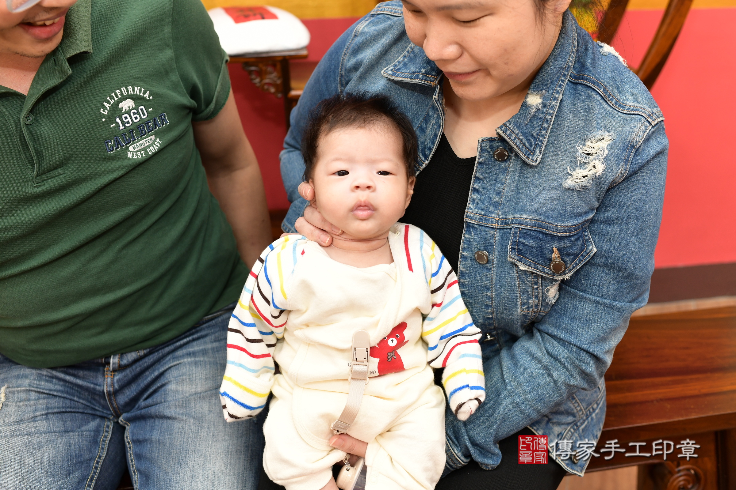 恩恩寶寶(新北市永和區嬰兒寶寶滿月剃頭理髮、嬰兒剃胎毛儀式吉祥話)。中國風會場，爸媽寶貝穿「日中韓」古裝禮服。專業拍照、證書。★購買「臍帶章、肚臍章、胎毛筆刷印章」贈送：剃頭、收涎、抓周，三選一。2024.12.13，照片1