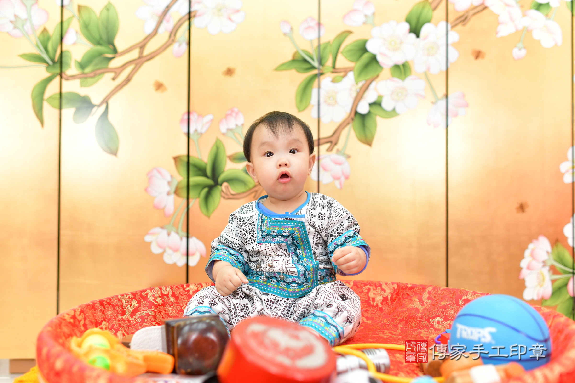 台中市北區小宬寶寶抓周推薦:傳家台中店抓周度脺中國風會場,嬰兒古禮抓周流程儀式吉祥話、抓周道具物品24種、拍照。抓周證書。2024.11.9,照片12 台中市北區小宬寶寶抓周推薦:傳家台中店抓周度脺中國風會場,嬰兒古禮抓周流程儀式吉祥話、抓周道具物品24種、拍照。抓周證書。2024.11.9,照片12