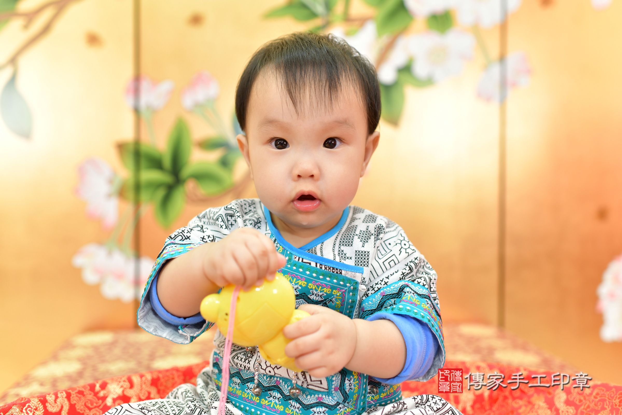 台中市北區小宬寶寶抓周推薦：傳家台中店抓周度脺中國風會場，嬰兒古禮抓周流程儀式吉祥話、抓周道具物品24種、拍照。抓周證書。2024.11.9，照片1