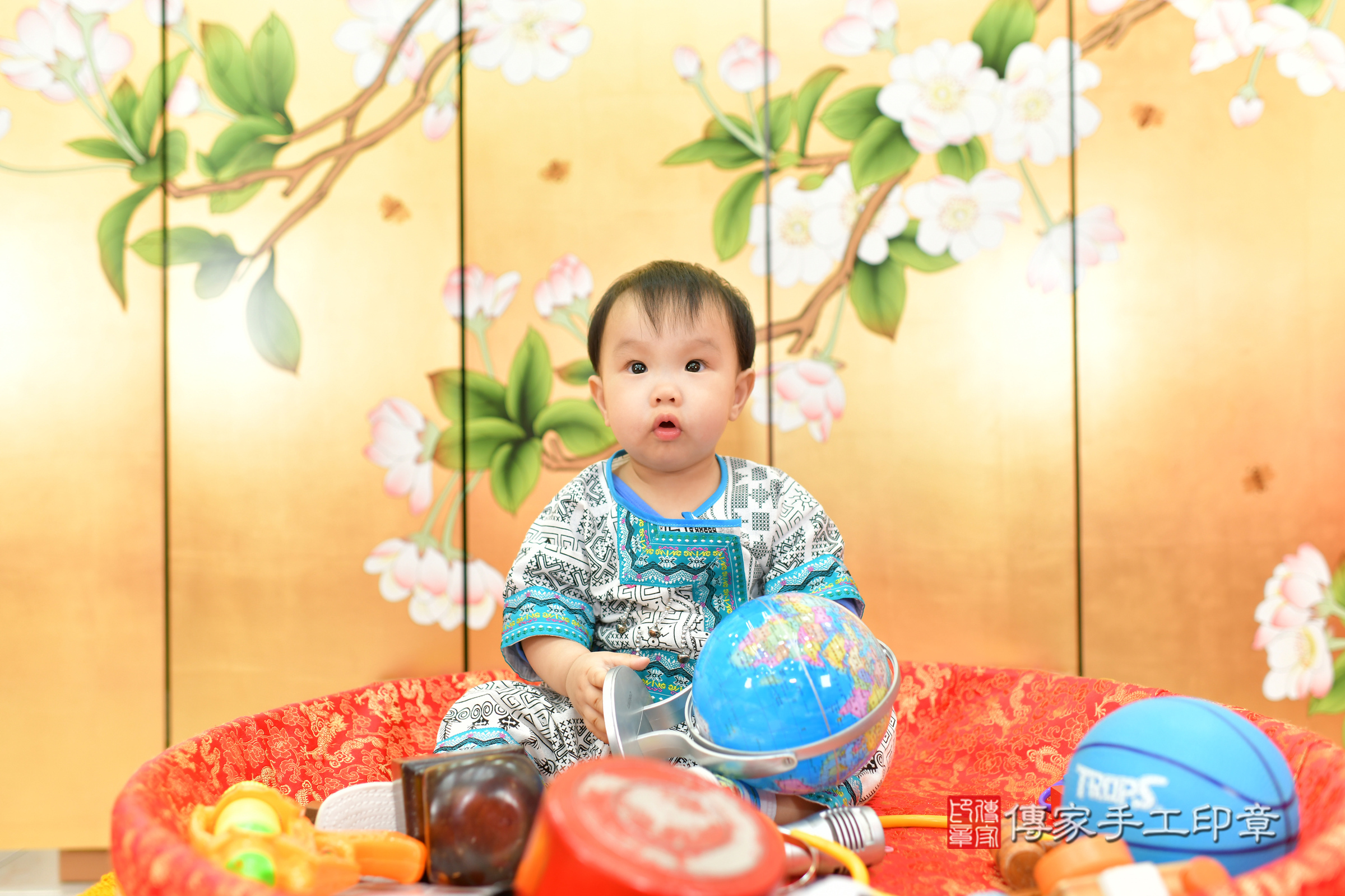 台中市北區小宬寶寶抓周推薦:傳家台中店抓周度脺中國風會場,嬰兒古禮抓周流程儀式吉祥話、抓周道具物品24種、拍照。抓周證書。2024.11.9,照片10 台中市北區小宬寶寶抓周推薦:傳家台中店抓周度脺中國風會場,嬰兒古禮抓周流程儀式吉祥話、抓周道具物品24種、拍照。抓周證書。2024.11.9,照片10