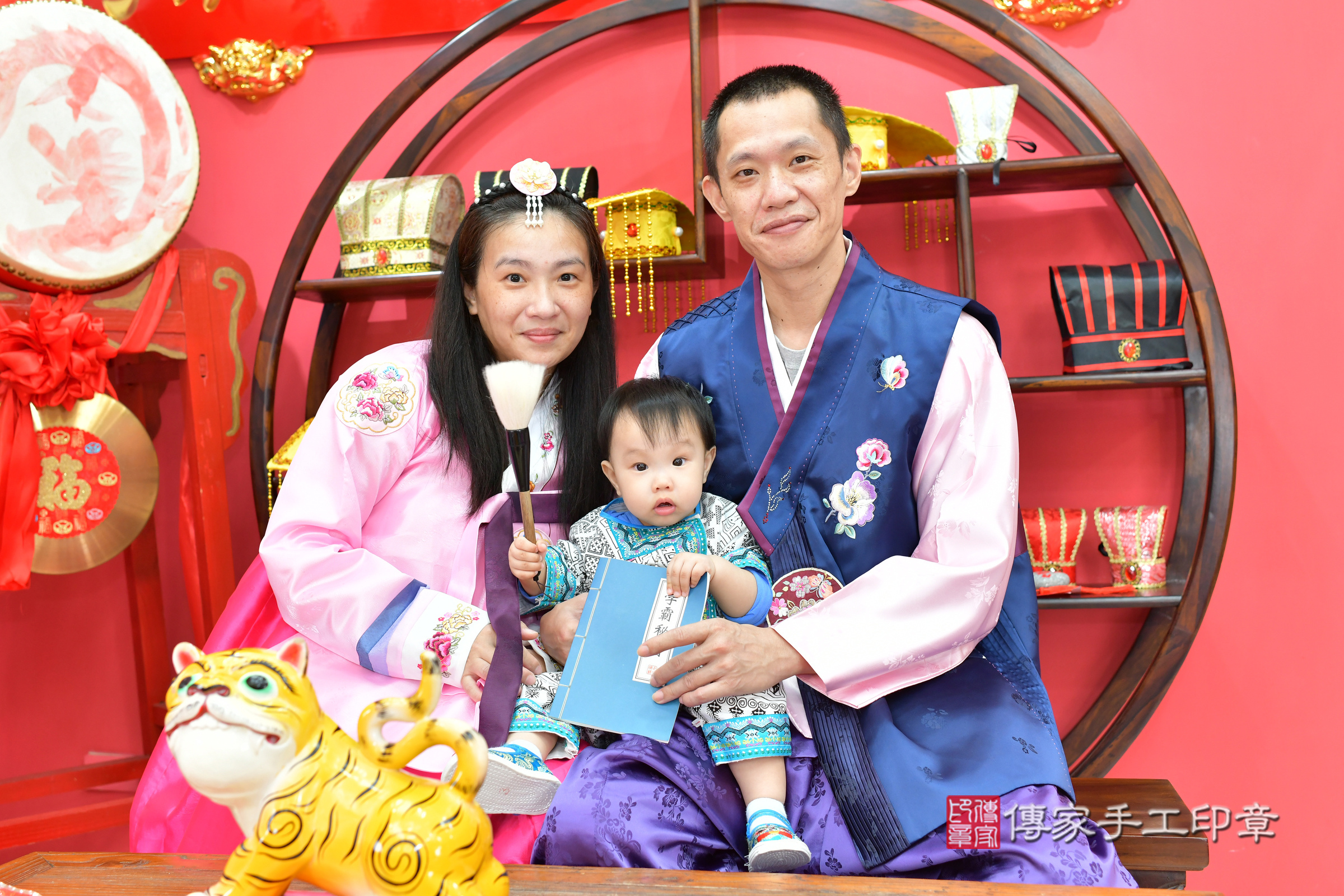 台中市北區小宬寶寶抓周推薦:傳家台中店抓周度脺中國風會場,嬰兒古禮抓周流程儀式吉祥話、抓周道具物品24種、拍照。抓周證書。2024.11.9,照片18 台中市北區小宬寶寶抓周推薦:傳家台中店抓周度脺中國風會場,嬰兒古禮抓周流程儀式吉祥話、抓周道具物品24種、拍照。抓周證書。2024.11.9,照片18