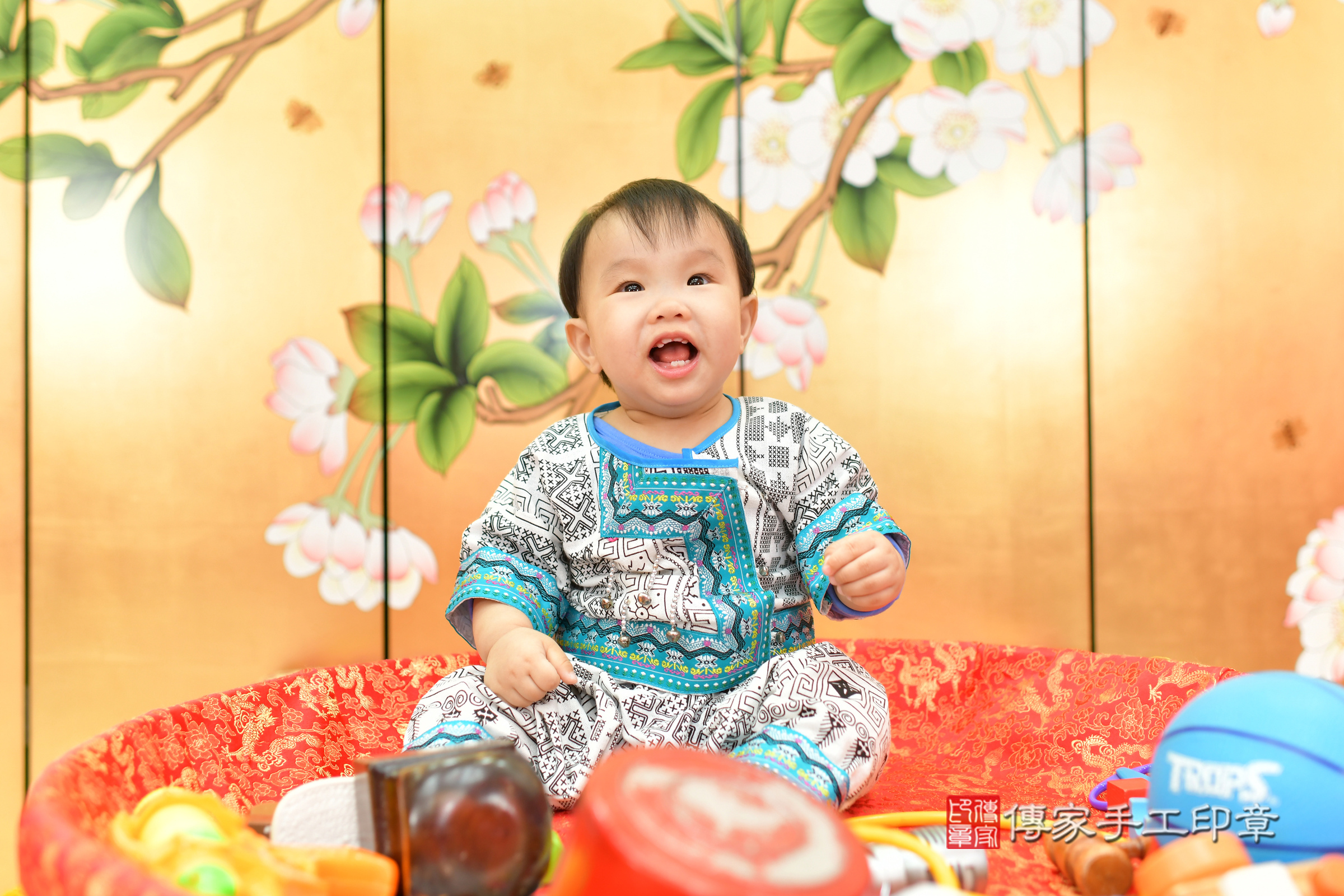 台中市北區小宬寶寶抓周推薦:傳家台中店抓周度脺中國風會場,嬰兒古禮抓周流程儀式吉祥話、抓周道具物品24種、拍照。抓周證書。2024.11.9,照片11 台中市北區小宬寶寶抓周推薦:傳家台中店抓周度脺中國風會場,嬰兒古禮抓周流程儀式吉祥話、抓周道具物品24種、拍照。抓周證書。2024.11.9,照片11