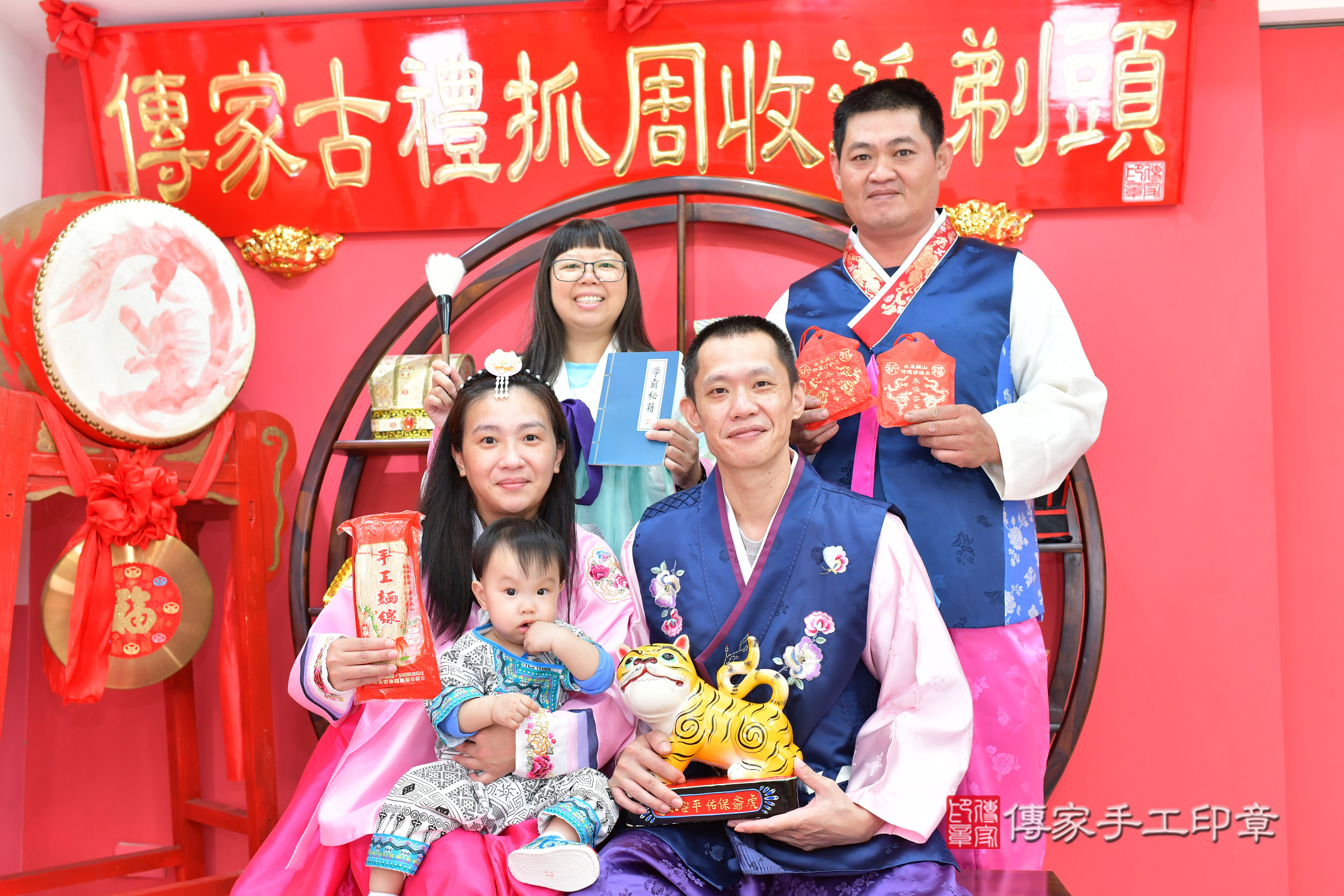 台中市北區小宬寶寶抓周推薦:傳家台中店抓周度脺中國風會場,嬰兒古禮抓周流程儀式吉祥話、抓周道具物品24種、拍照。抓周證書。2024.11.9,照片27 台中市北區小宬寶寶抓周推薦:傳家台中店抓周度脺中國風會場,嬰兒古禮抓周流程儀式吉祥話、抓周道具物品24種、拍照。抓周證書。2024.11.9,照片27