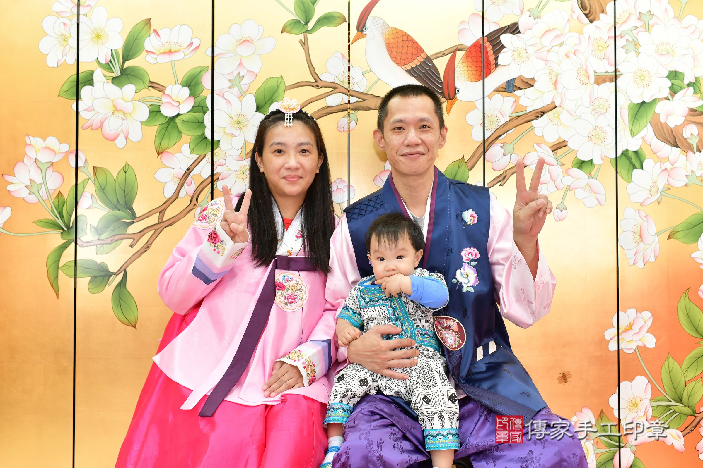 台中市北區小宬寶寶抓周推薦:傳家台中店抓周度脺中國風會場,嬰兒古禮抓周流程儀式吉祥話、抓周道具物品24種、拍照。抓周證書。2024.11.9,照片2 台中市北區小宬寶寶抓周推薦:傳家台中店抓周度脺中國風會場,嬰兒古禮抓周流程儀式吉祥話、抓周道具物品24種、拍照。抓周證書。2024.11.9,照片2