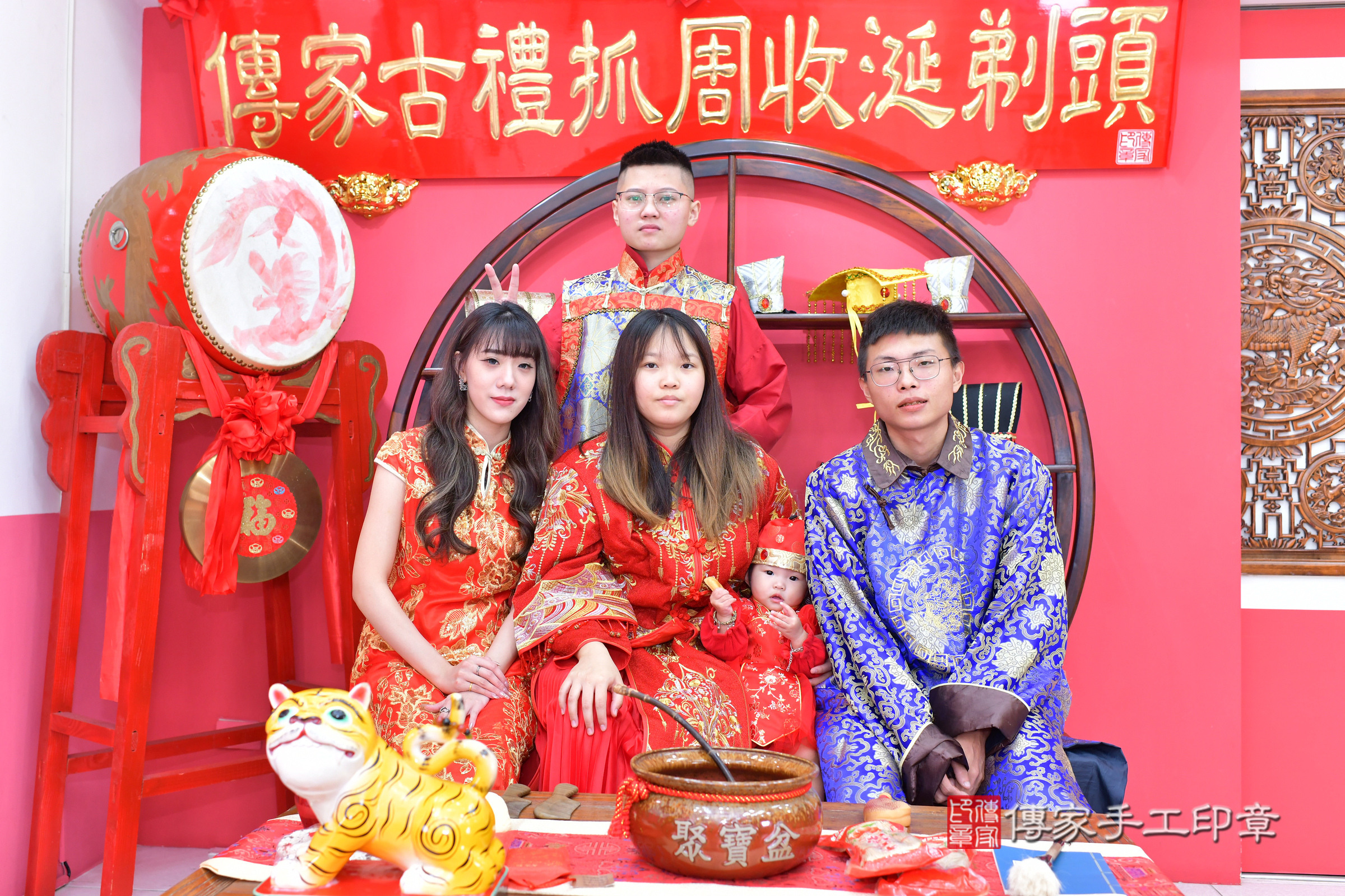 台中市北區小緁寶寶抓周推薦:傳家台中店抓周度脺中國風會場,嬰兒古禮抓周流程儀式吉祥話、抓周道具物品24種、拍照。抓周證書。2024.11.12,照片5 台中市北區小緁寶寶抓周推薦:傳家台中店抓周度脺中國風會場,嬰兒古禮抓周流程儀式吉祥話、抓周道具物品24種、拍照。抓周證書。2024.11.12,照片5