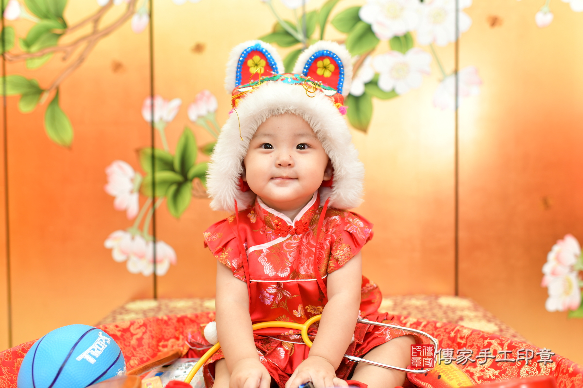 台中市北區言言寶寶抓周推薦：傳家台中店抓周度脺中國風會場，嬰兒古禮抓周流程儀式吉祥話、抓周道具物品24種、拍照。抓周證書。2024.11.16，照片1