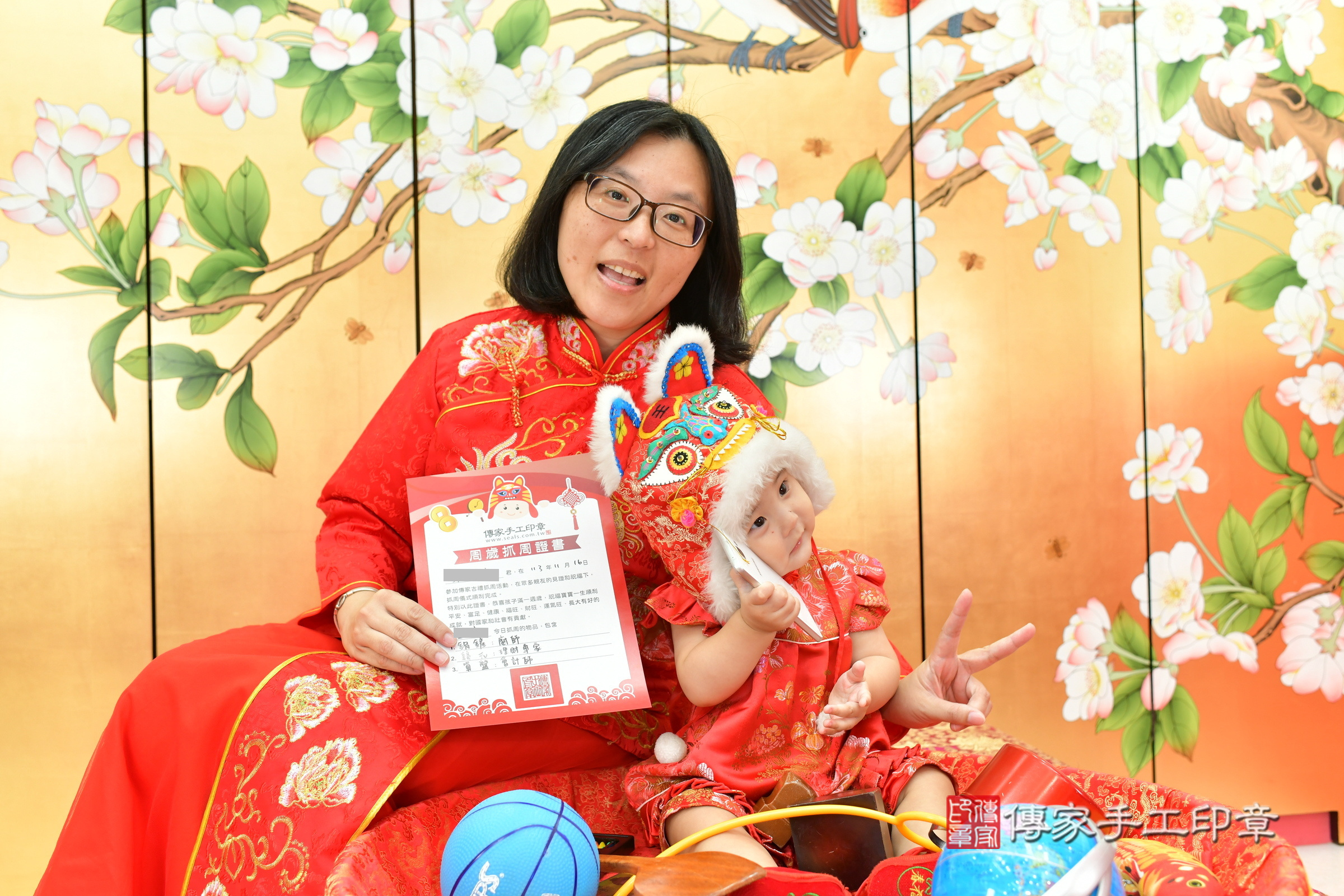 台中市北區言言寶寶抓周推薦:傳家台中店抓周度脺中國風會場,嬰兒古禮抓周流程儀式吉祥話、抓周道具物品24種、拍照。抓周證書。2024.11.16,照片20 台中市北區言言寶寶抓周推薦:傳家台中店抓周度脺中國風會場,嬰兒古禮抓周流程儀式吉祥話、抓周道具物品24種、拍照。抓周證書。2024.11.16,照片20