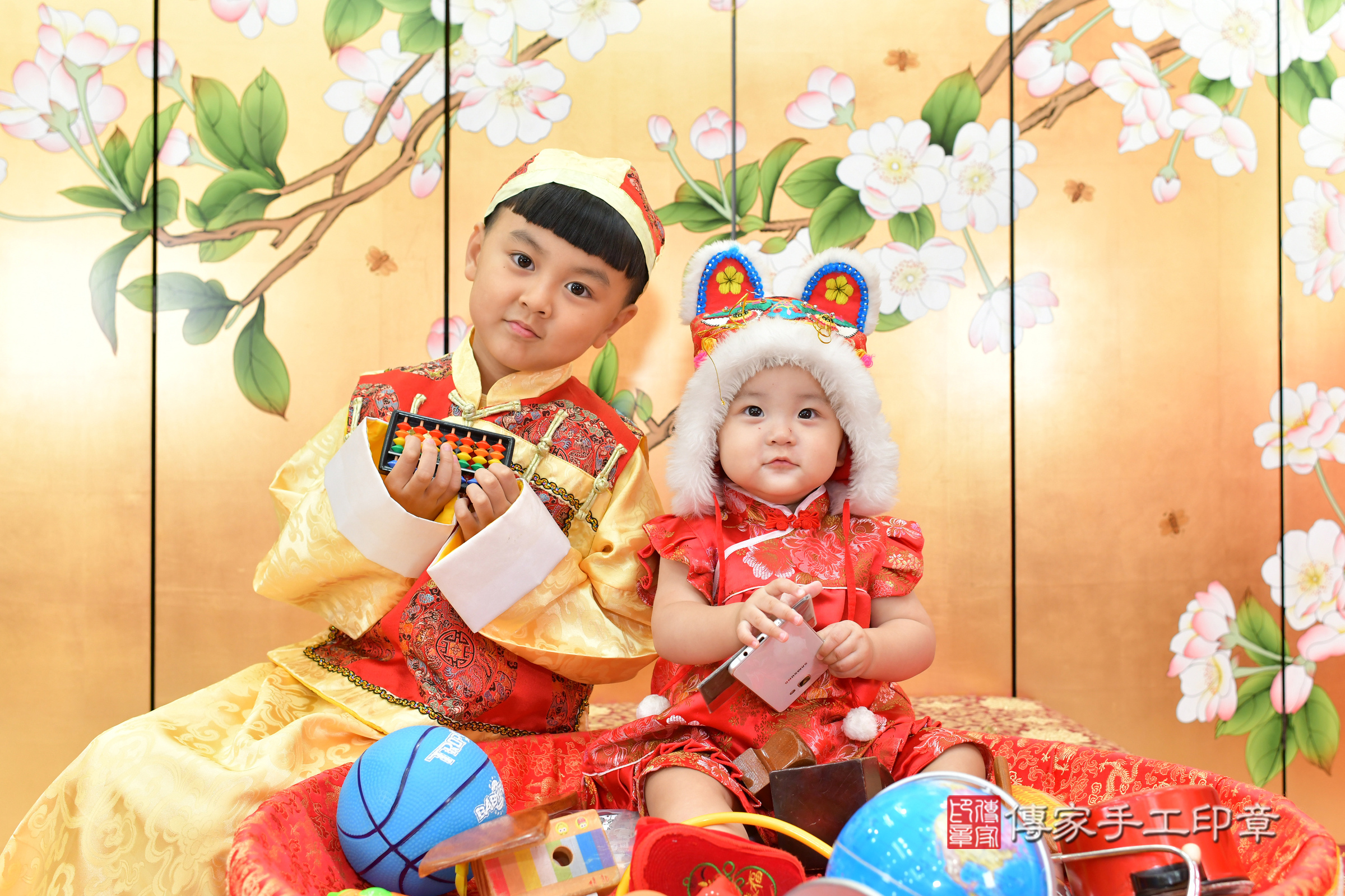 台中市北區言言寶寶抓周推薦:傳家台中店抓周度脺中國風會場,嬰兒古禮抓周流程儀式吉祥話、抓周道具物品24種、拍照。抓周證書。2024.11.16,照片8 台中市北區言言寶寶抓周推薦:傳家台中店抓周度脺中國風會場,嬰兒古禮抓周流程儀式吉祥話、抓周道具物品24種、拍照。抓周證書。2024.11.16,照片8