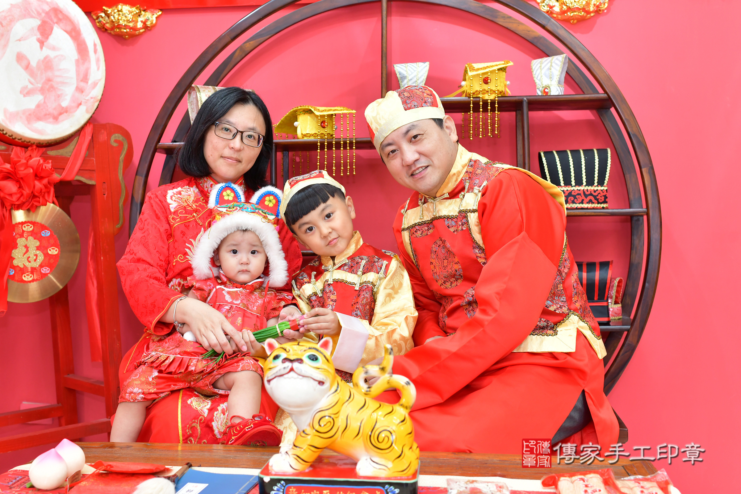 台中市北區言言寶寶抓周推薦:傳家台中店抓周度脺中國風會場,嬰兒古禮抓周流程儀式吉祥話、抓周道具物品24種、拍照。抓周證書。2024.11.16,照片15 台中市北區言言寶寶抓周推薦:傳家台中店抓周度脺中國風會場,嬰兒古禮抓周流程儀式吉祥話、抓周道具物品24種、拍照。抓周證書。2024.11.16,照片15