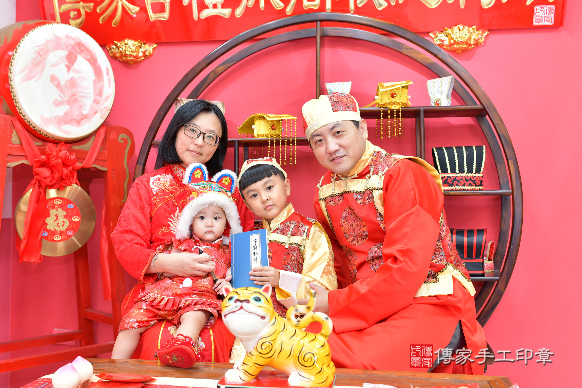 台中市北區言言寶寶抓周推薦:傳家台中店抓周度脺中國風會場,嬰兒古禮抓周流程儀式吉祥話、抓周道具物品24種、拍照。抓周證書。2024.11.16,照片16 台中市北區言言寶寶抓周推薦:傳家台中店抓周度脺中國風會場,嬰兒古禮抓周流程儀式吉祥話、抓周道具物品24種、拍照。抓周證書。2024.11.16,照片16