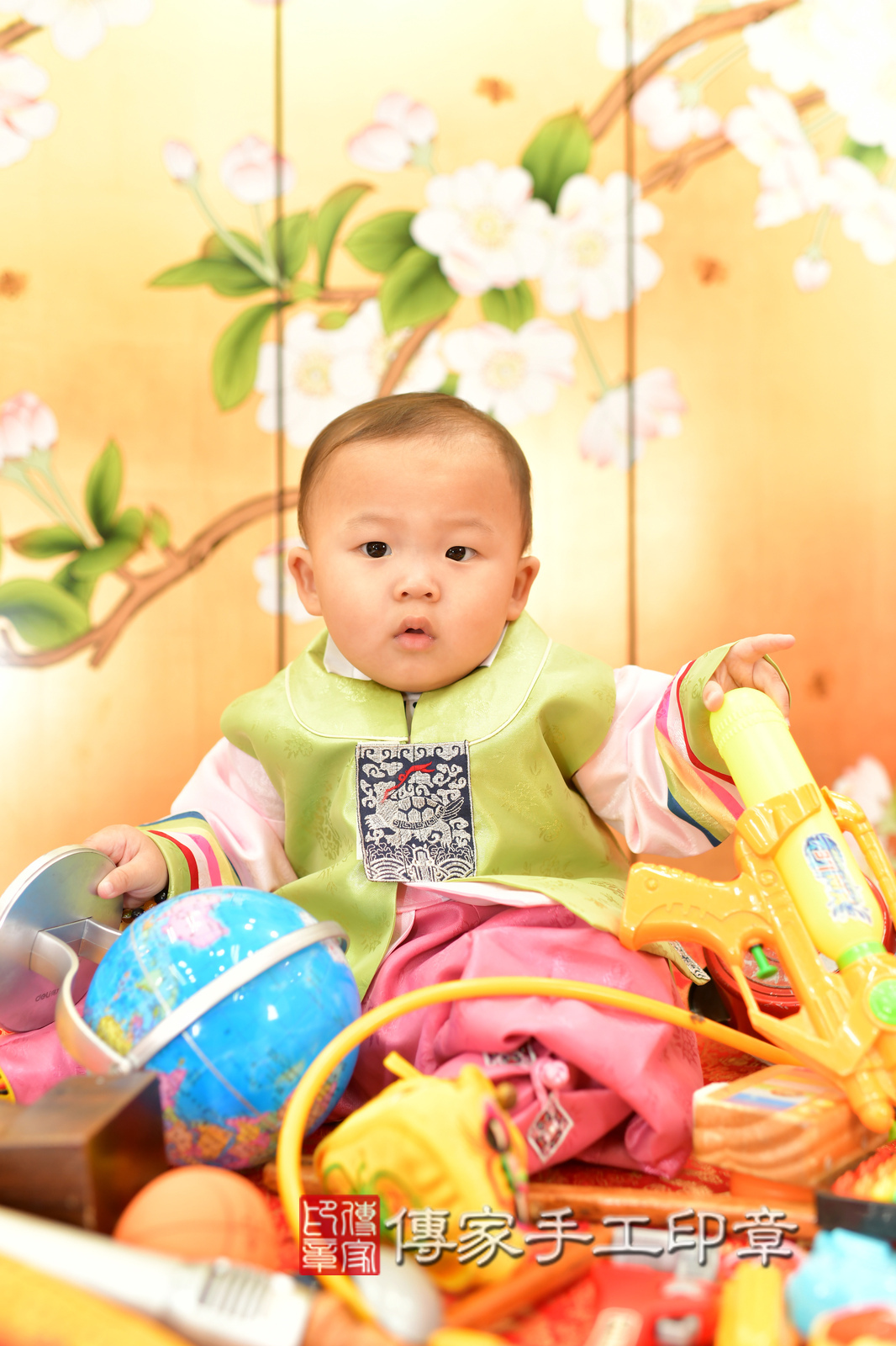 台中市北區誠誠寶寶抓周推薦:傳家台中店抓周度脺中國風會場,嬰兒古禮抓周流程儀式吉祥話、抓周道具物品24種、拍照。抓周證書。2024.11.10,照片10 台中市北區誠誠寶寶抓周推薦:傳家台中店抓周度脺中國風會場,嬰兒古禮抓周流程儀式吉祥話、抓周道具物品24種、拍照。抓周證書。2024.11.10,照片10