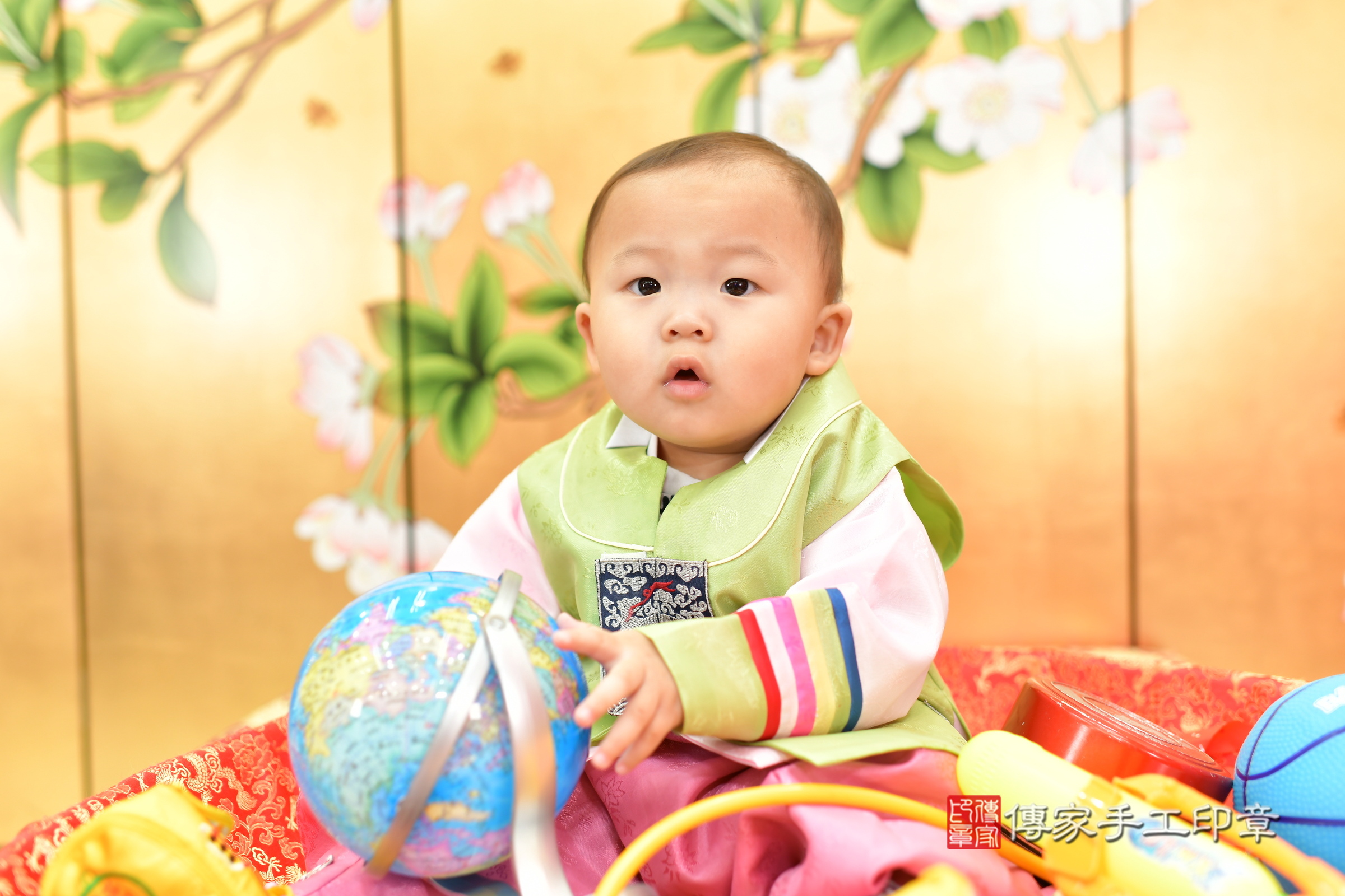 台中市北區誠誠寶寶抓周推薦:傳家台中店抓周度脺中國風會場,嬰兒古禮抓周流程儀式吉祥話、抓周道具物品24種、拍照。抓周證書。2024.11.10,照片12 台中市北區誠誠寶寶抓周推薦:傳家台中店抓周度脺中國風會場,嬰兒古禮抓周流程儀式吉祥話、抓周道具物品24種、拍照。抓周證書。2024.11.10,照片12