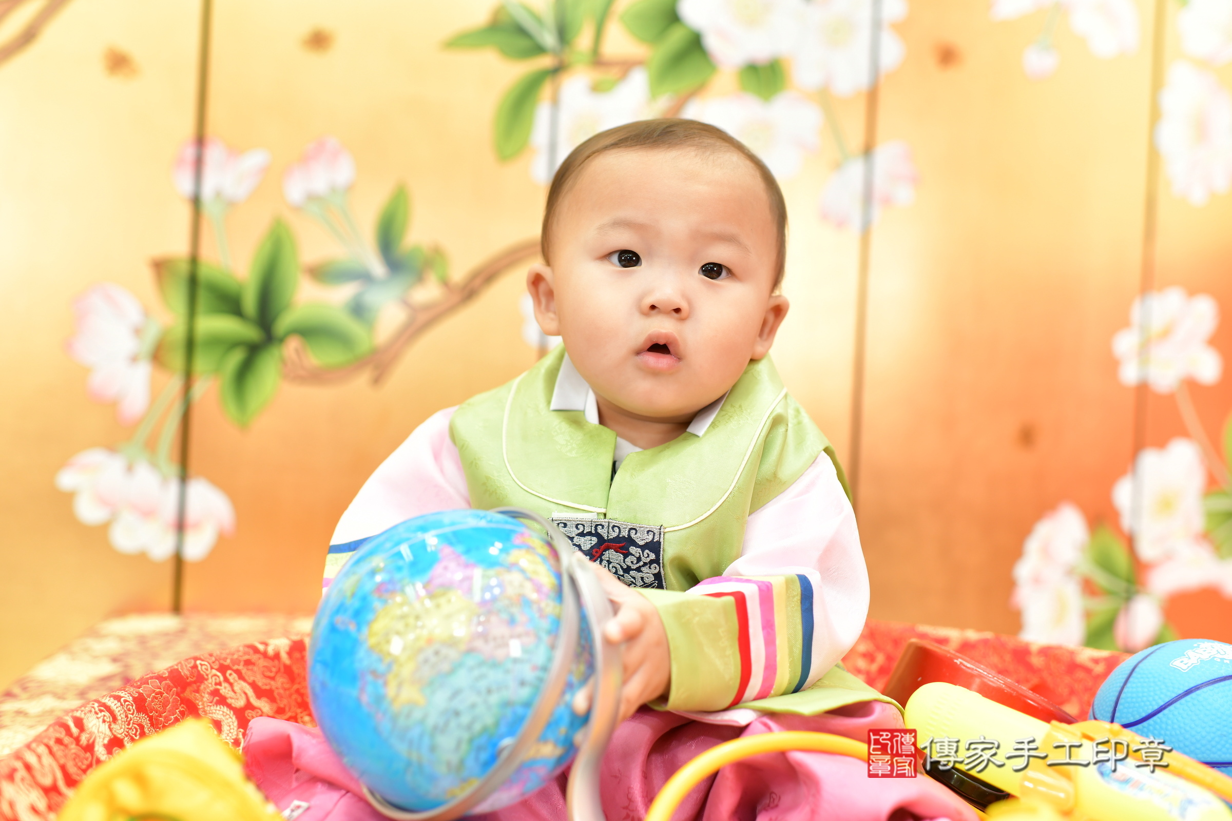 台中市北區誠誠寶寶抓周推薦:傳家台中店抓周度脺中國風會場,嬰兒古禮抓周流程儀式吉祥話、抓周道具物品24種、拍照。抓周證書。2024.11.10,照片11 台中市北區誠誠寶寶抓周推薦:傳家台中店抓周度脺中國風會場,嬰兒古禮抓周流程儀式吉祥話、抓周道具物品24種、拍照。抓周證書。2024.11.10,照片11