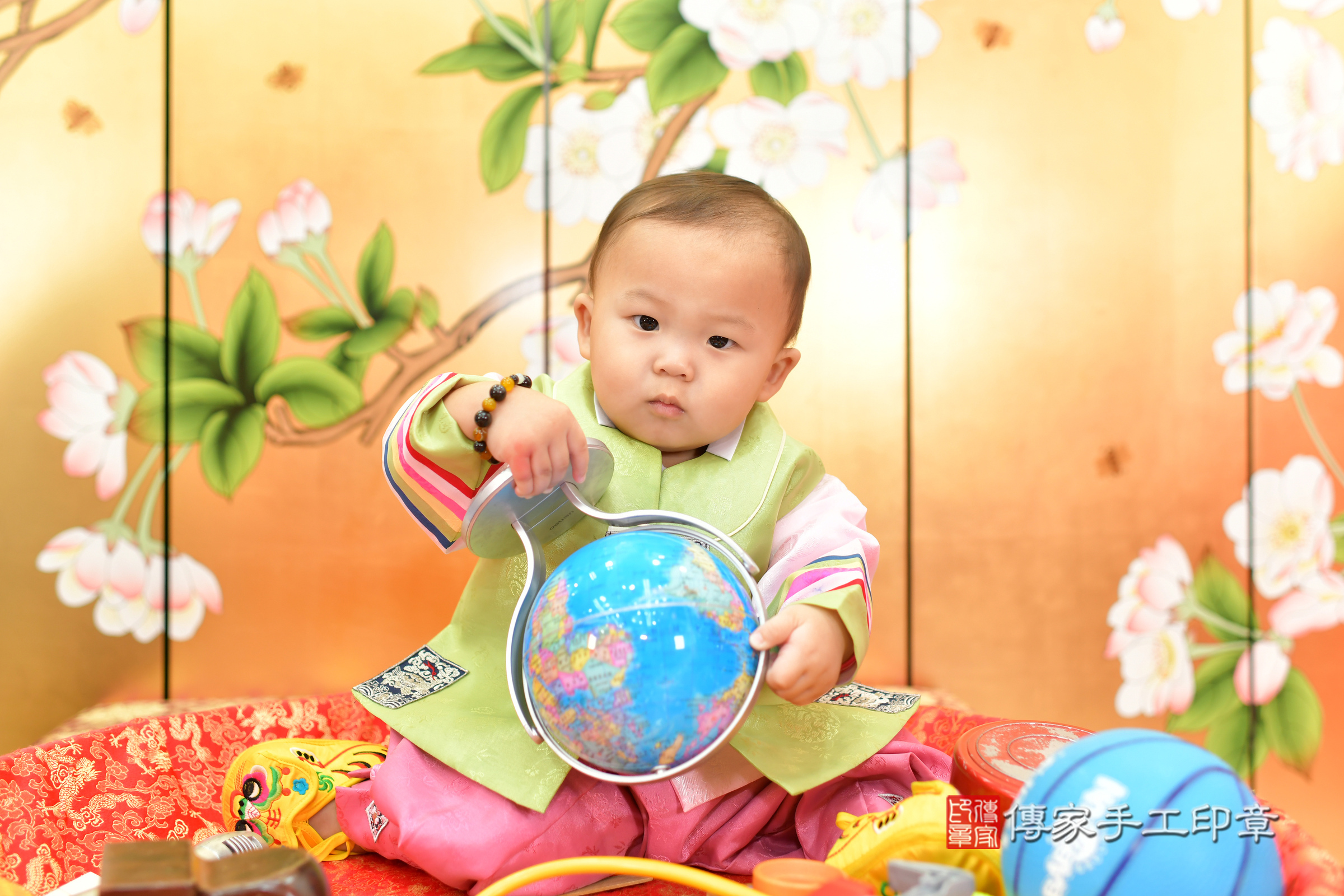 台中市北區誠誠寶寶抓周推薦:傳家台中店抓周度脺中國風會場,嬰兒古禮抓周流程儀式吉祥話、抓周道具物品24種、拍照。抓周證書。2024.11.10,照片13 台中市北區誠誠寶寶抓周推薦:傳家台中店抓周度脺中國風會場,嬰兒古禮抓周流程儀式吉祥話、抓周道具物品24種、拍照。抓周證書。2024.11.10,照片13