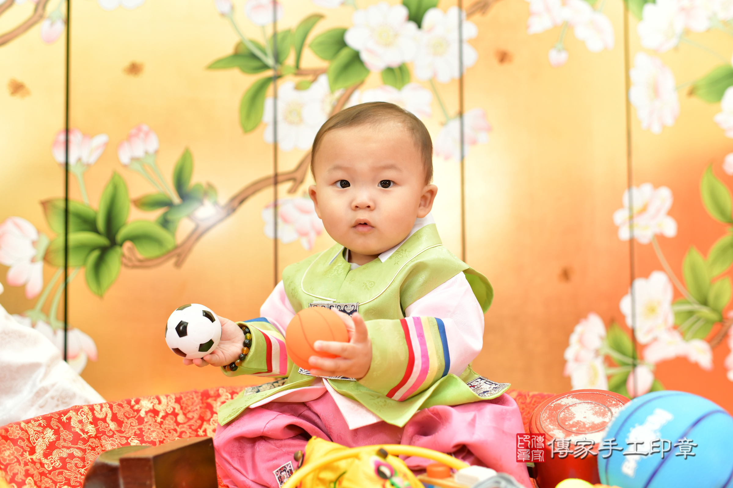 台中市北區誠誠寶寶抓周推薦:傳家台中店抓周度脺中國風會場,嬰兒古禮抓周流程儀式吉祥話、抓周道具物品24種、拍照。抓周證書。2024.11.10,照片9 台中市北區誠誠寶寶抓周推薦:傳家台中店抓周度脺中國風會場,嬰兒古禮抓周流程儀式吉祥話、抓周道具物品24種、拍照。抓周證書。2024.11.10,照片9