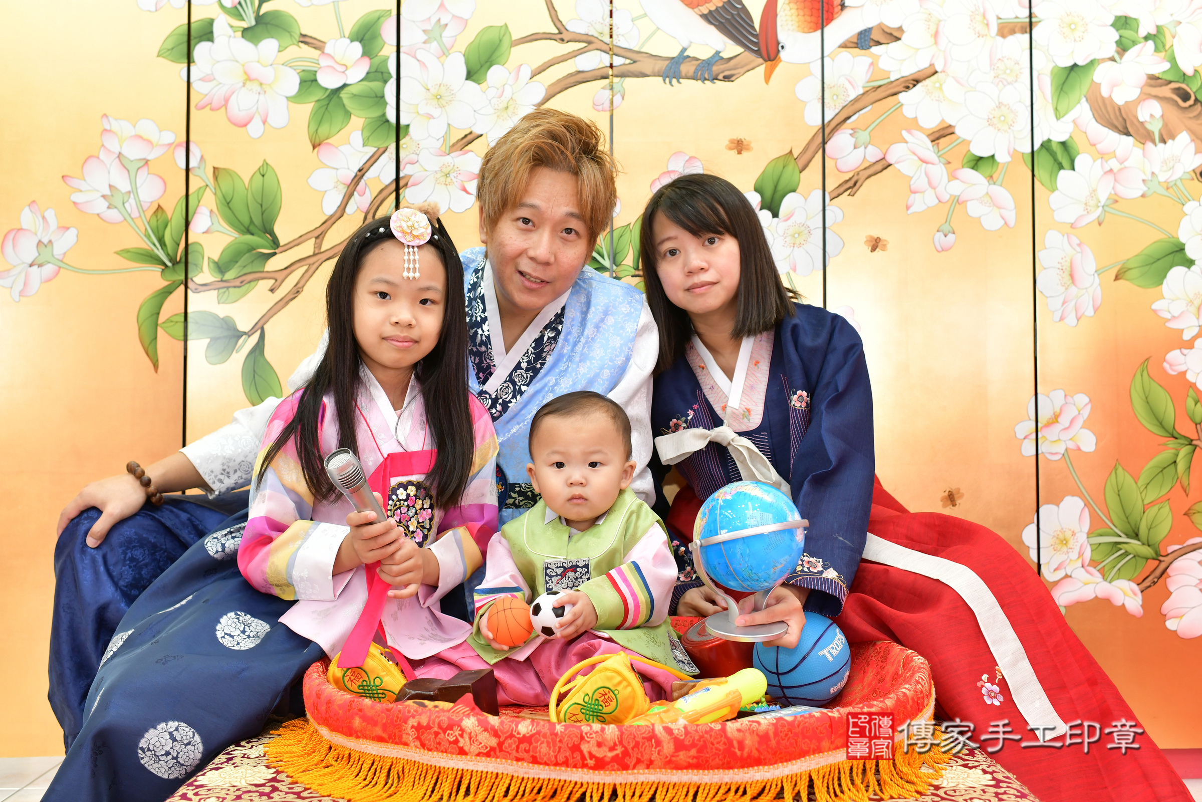 台中市北區誠誠寶寶抓周推薦:傳家台中店抓周度脺中國風會場,嬰兒古禮抓周流程儀式吉祥話、抓周道具物品24種、拍照。抓周證書。2024.11.10,照片25 台中市北區誠誠寶寶抓周推薦:傳家台中店抓周度脺中國風會場,嬰兒古禮抓周流程儀式吉祥話、抓周道具物品24種、拍照。抓周證書。2024.11.10,照片25