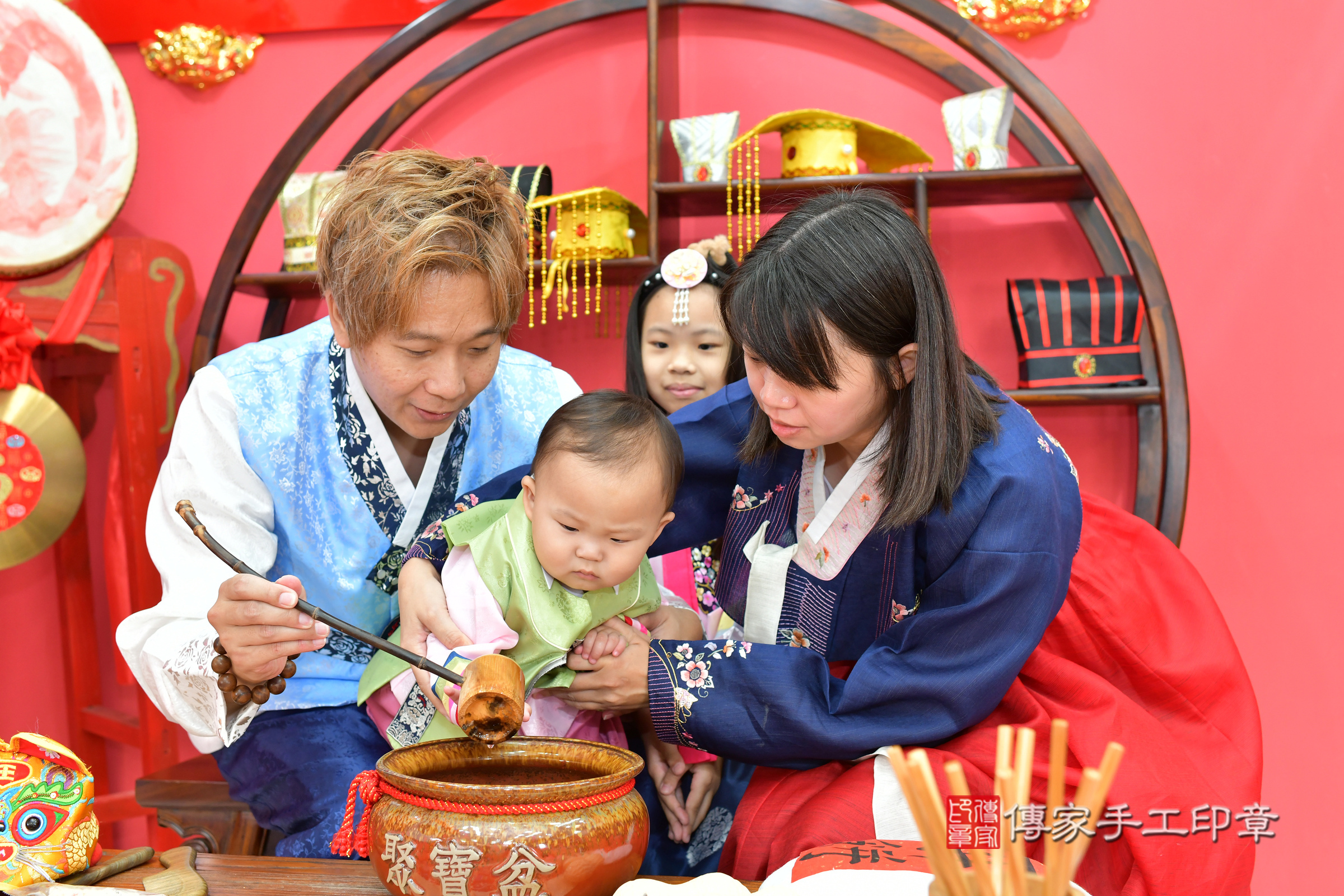 台中市北區誠誠寶寶抓周推薦:傳家台中店抓周度脺中國風會場,嬰兒古禮抓周流程儀式吉祥話、抓周道具物品24種、拍照。抓周證書。2024.11.10,照片15 台中市北區誠誠寶寶抓周推薦:傳家台中店抓周度脺中國風會場,嬰兒古禮抓周流程儀式吉祥話、抓周道具物品24種、拍照。抓周證書。2024.11.10,照片15