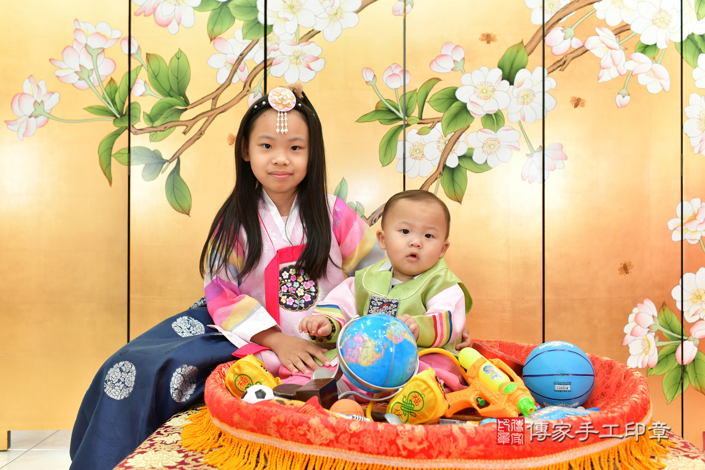 台中市北區誠誠寶寶抓周推薦:傳家台中店抓周度脺中國風會場,嬰兒古禮抓周流程儀式吉祥話、抓周道具物品24種、拍照。抓周證書。2024.11.10,照片8 台中市北區誠誠寶寶抓周推薦:傳家台中店抓周度脺中國風會場,嬰兒古禮抓周流程儀式吉祥話、抓周道具物品24種、拍照。抓周證書。2024.11.10,照片8