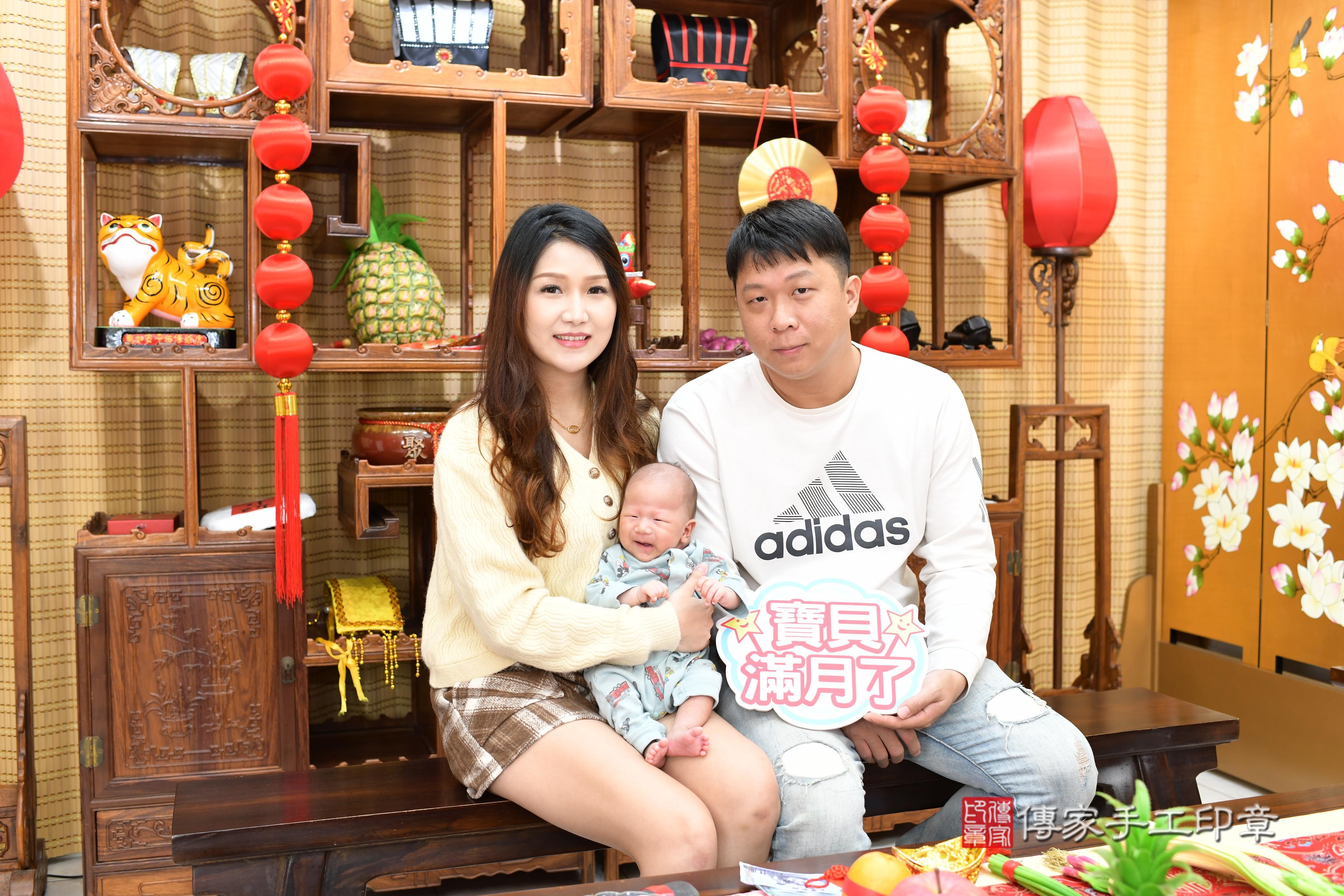 傳家手工印章台南店、抓周、度脺、中國風會場、傳家嬰兒古禮、吉祥話、抓周道具物品24種、拍照。抓周證書。寶寶抓周、滿周歲、生日快樂、祝福