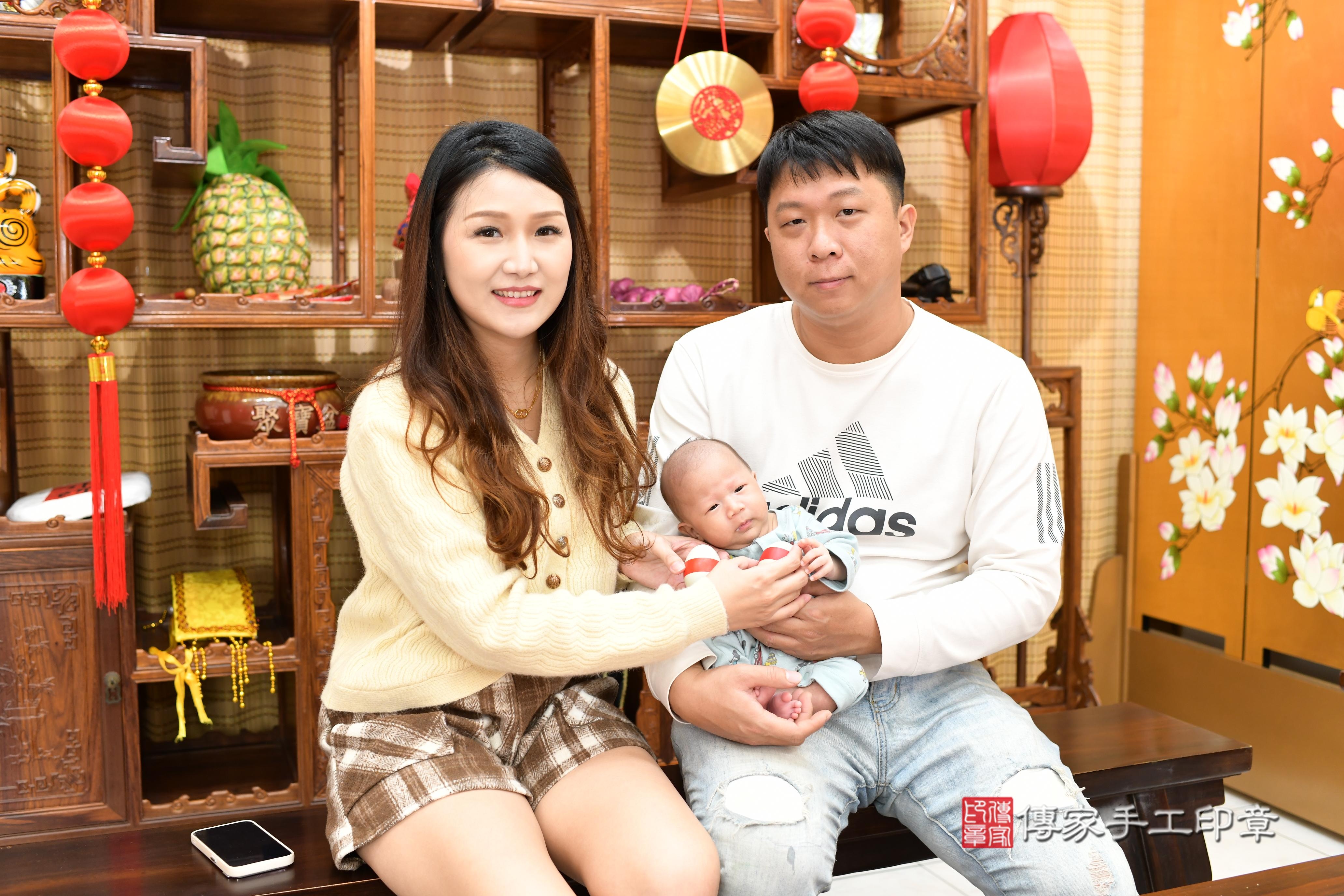 傳家手工印章台南店、抓周、度脺、中國風會場、傳家嬰兒古禮、吉祥話、抓周道具物品24種、拍照。抓周證書。寶寶抓周、滿周歲、生日快樂、祝福