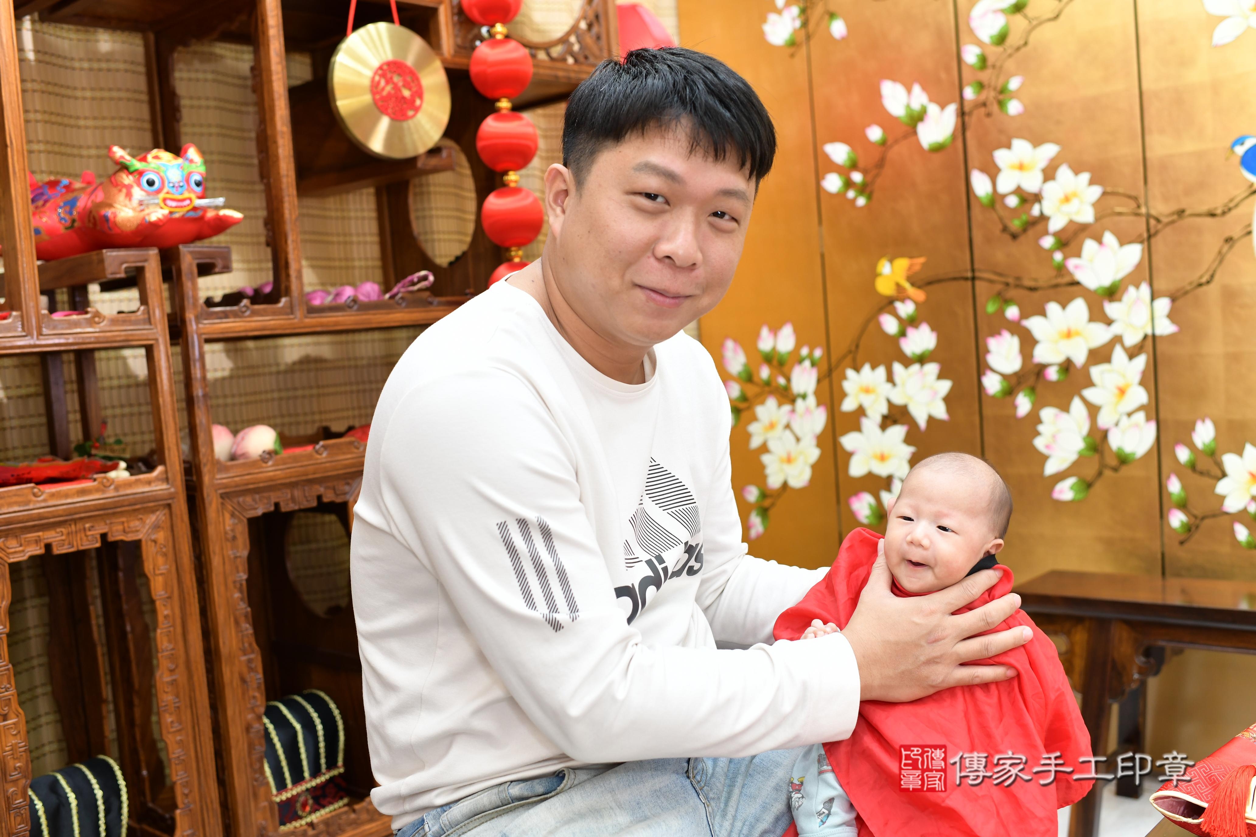 傳家手工印章台南店、抓周、度脺、中國風會場、傳家嬰兒古禮、吉祥話、抓周道具物品24種、拍照。抓周證書。寶寶抓周、滿周歲、生日快樂、祝福
