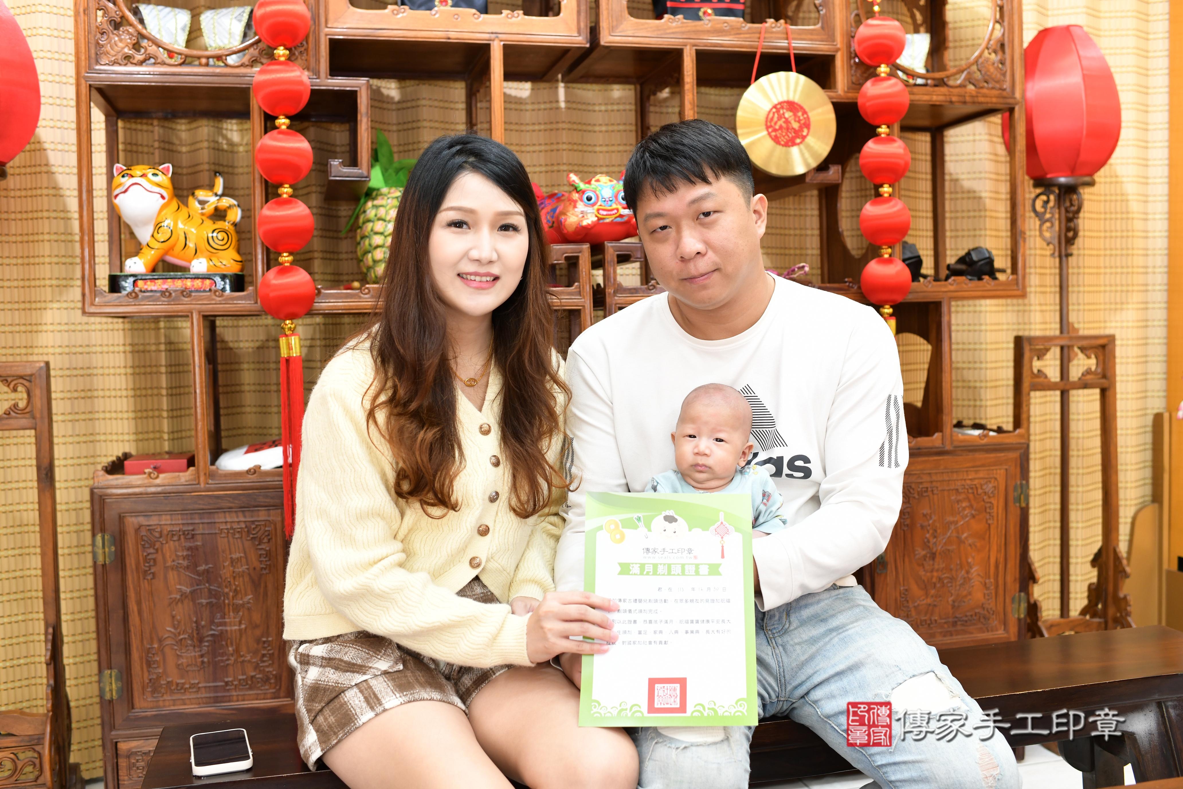 傳家手工印章台南店、抓周、度脺、中國風會場、傳家嬰兒古禮、吉祥話、抓周道具物品24種、拍照。抓周證書。寶寶抓周、滿周歲、生日快樂、祝福