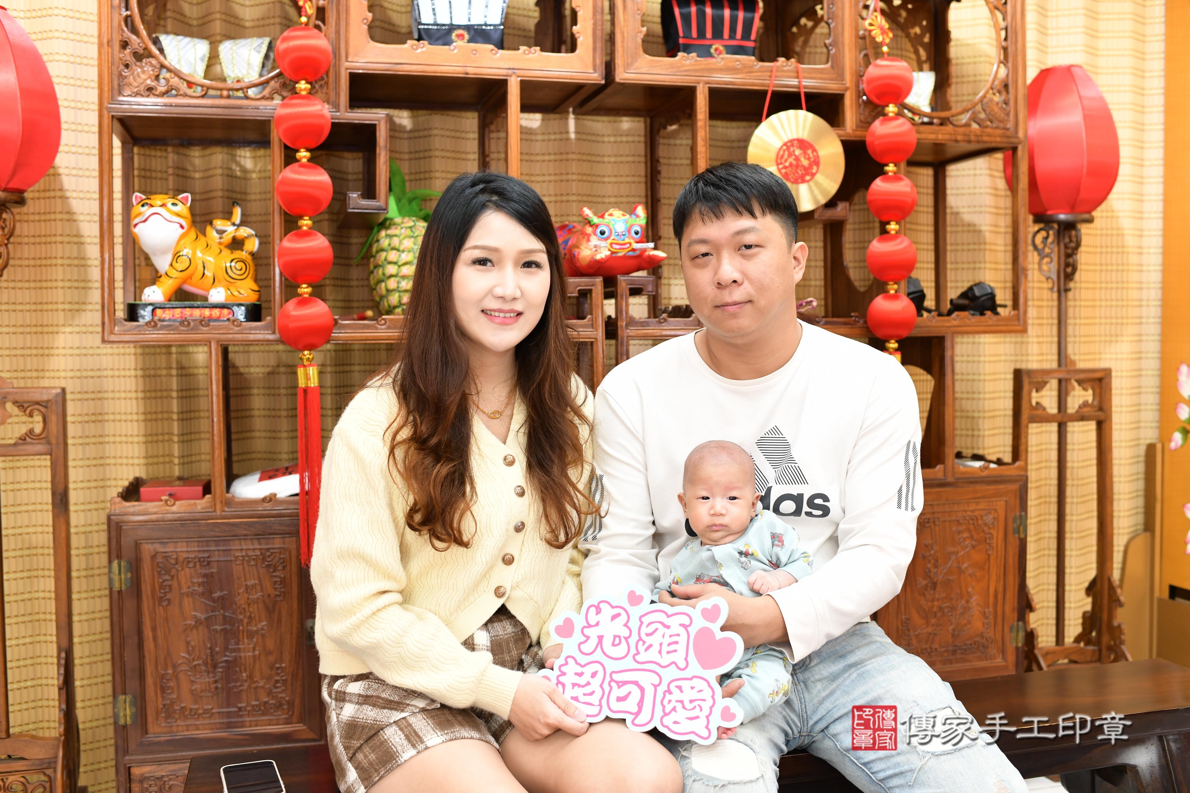 傳家手工印章台南店、抓周、度脺、中國風會場、傳家嬰兒古禮、吉祥話、抓周道具物品24種、拍照。抓周證書。寶寶抓周、滿周歲、生日快樂、祝福