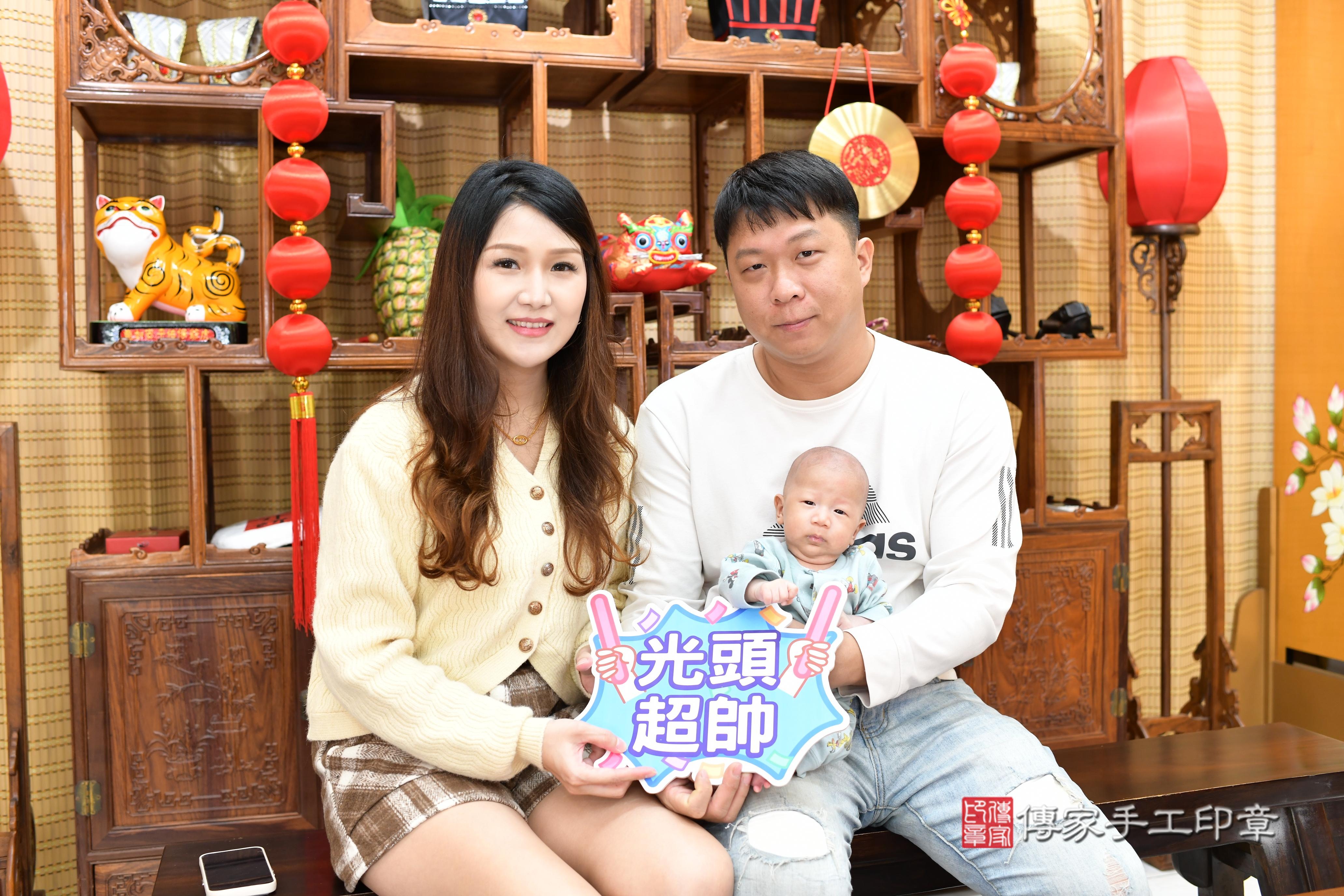 傳家手工印章台南店、抓周、度脺、中國風會場、傳家嬰兒古禮、吉祥話、抓周道具物品24種、拍照。抓周證書。寶寶抓周、滿周歲、生日快樂、祝福