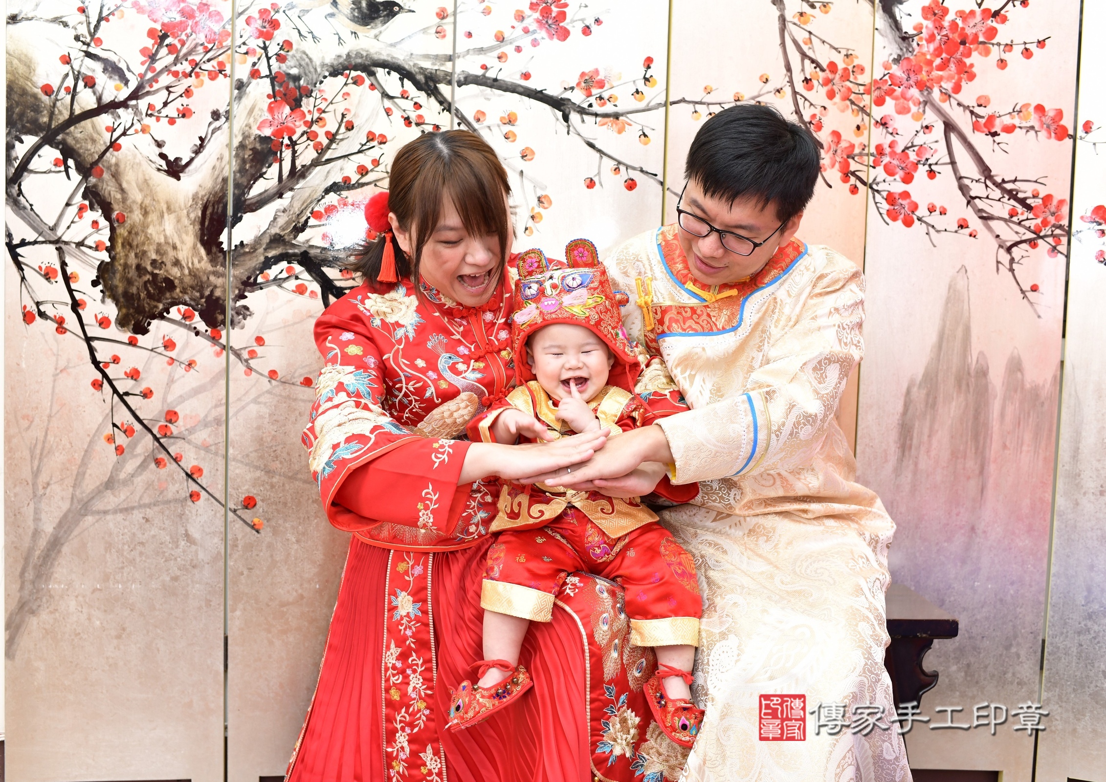 新北市永和區小淵寶寶抓周推薦:傳家新北店抓周度脺中國風會場,嬰兒古禮抓周流程儀式吉祥話、抓周道具物品24種、拍照。抓周證書。2024.12.16,照片15 新北市永和區小淵寶寶抓周推薦:傳家新北店抓周度脺中國風會場,嬰兒古禮抓周流程儀式吉祥話、抓周道具物品24種、拍照。抓周證書。2024.12.16,照片15