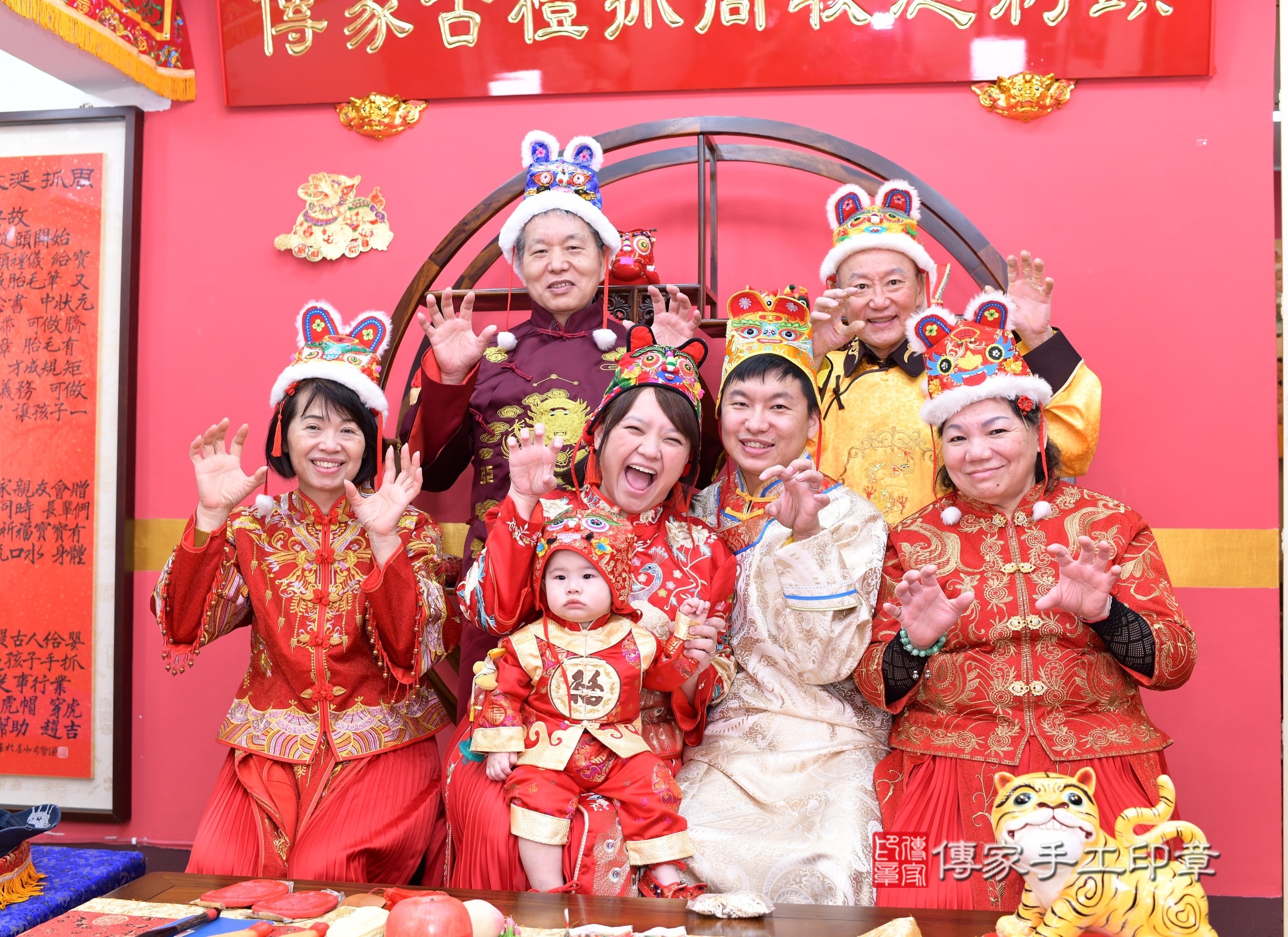 新北市永和區小淵寶寶抓周推薦:傳家新北店抓周度脺中國風會場,嬰兒古禮抓周流程儀式吉祥話、抓周道具物品24種、拍照。抓周證書。2024.12.16,照片11 新北市永和區小淵寶寶抓周推薦:傳家新北店抓周度脺中國風會場,嬰兒古禮抓周流程儀式吉祥話、抓周道具物品24種、拍照。抓周證書。2024.12.16,照片11