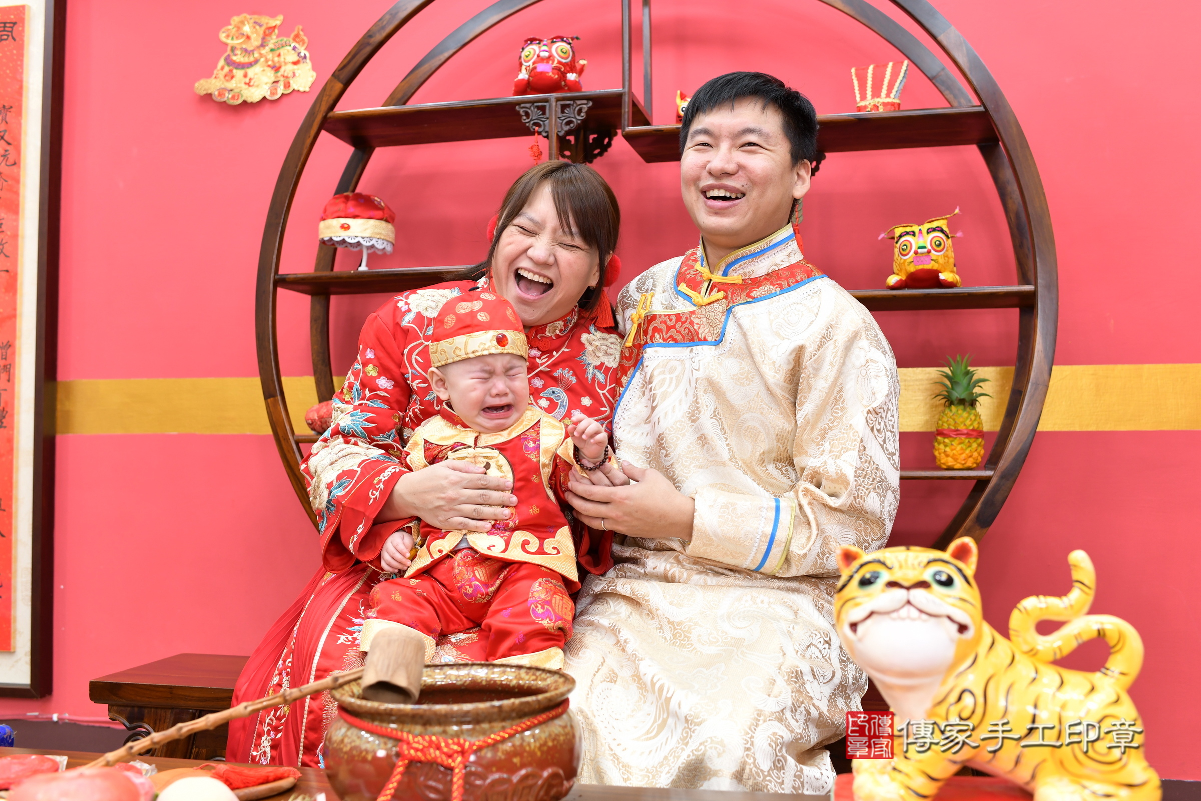 新北市永和區小淵寶寶抓周推薦:傳家新北店抓周度脺中國風會場,嬰兒古禮抓周流程儀式吉祥話、抓周道具物品24種、拍照。抓周證書。2024.12.16,照片2 新北市永和區小淵寶寶抓周推薦:傳家新北店抓周度脺中國風會場,嬰兒古禮抓周流程儀式吉祥話、抓周道具物品24種、拍照。抓周證書。2024.12.16,照片2
