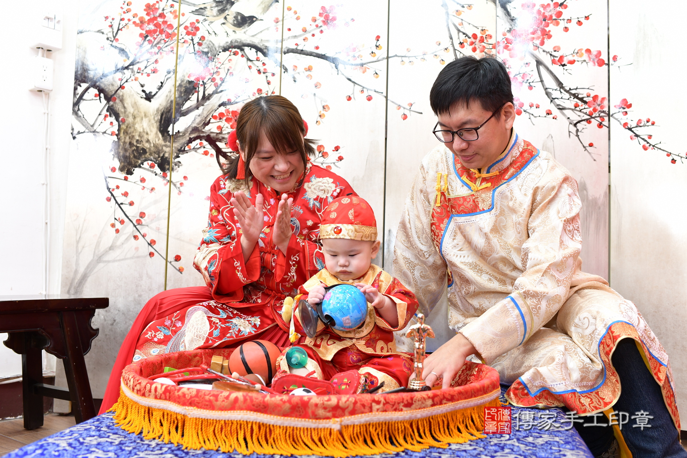 新北市永和區小淵寶寶抓周推薦:傳家新北店抓周度脺中國風會場,嬰兒古禮抓周流程儀式吉祥話、抓周道具物品24種、拍照。抓周證書。2024.12.16,照片13 新北市永和區小淵寶寶抓周推薦:傳家新北店抓周度脺中國風會場,嬰兒古禮抓周流程儀式吉祥話、抓周道具物品24種、拍照。抓周證書。2024.12.16,照片13