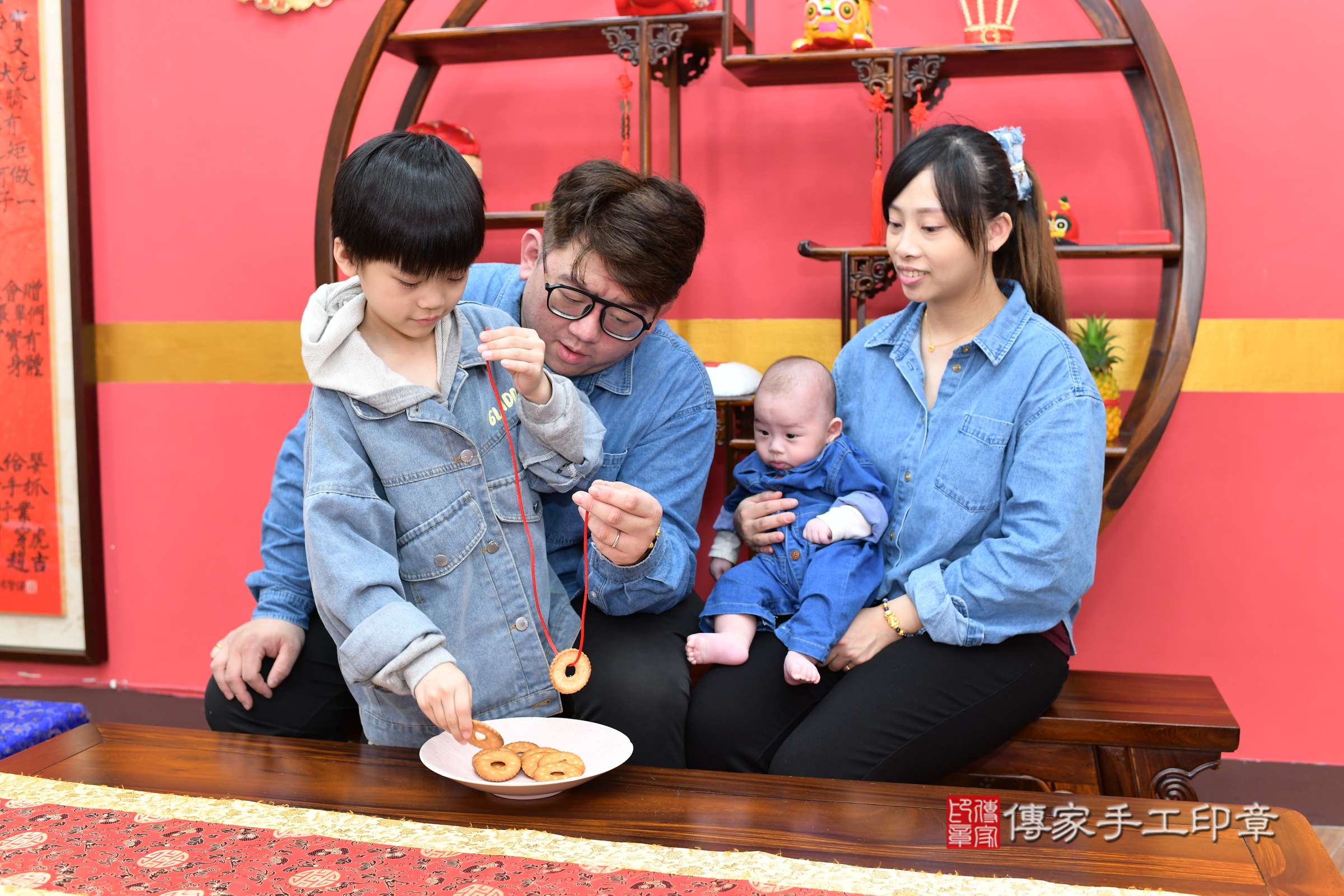 新北市永和區小滕寶寶收涎推薦:傳家新北店收涎中國風會場,嬰兒古禮收涎收口水流程儀式、收涎吉祥話、收涎餅乾、收涎拍照。收涎證書。2024.12.25,照片9 新北市永和區小滕寶寶收涎推薦:傳家新北店收涎中國風會場,嬰兒古禮收涎收口水流程儀式、收涎吉祥話、收涎餅乾、收涎拍照。收涎證書。2024.12.25,照片9