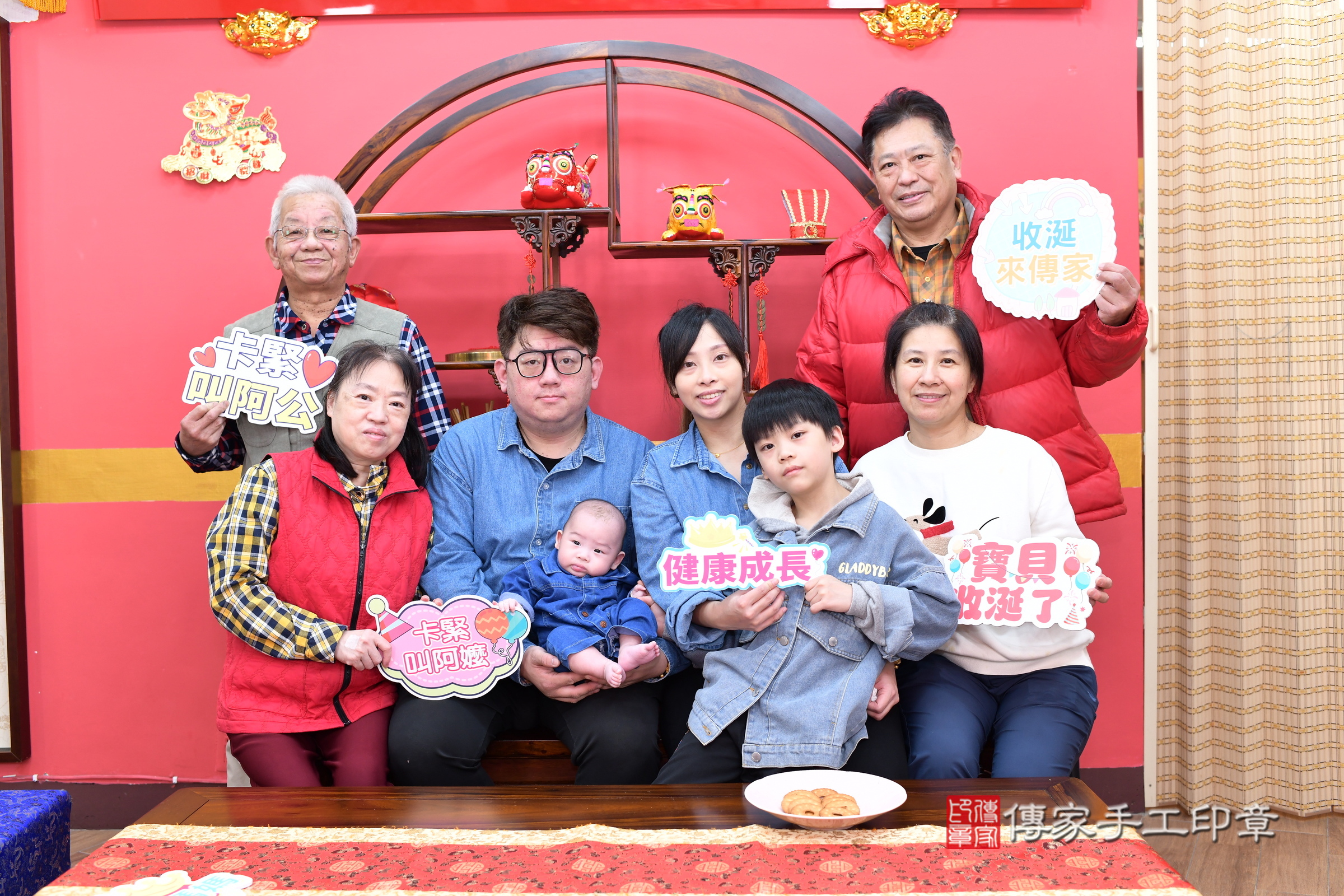 新北市永和區小滕寶寶收涎推薦:傳家新北店收涎中國風會場,嬰兒古禮收涎收口水流程儀式、收涎吉祥話、收涎餅乾、收涎拍照。收涎證書。2024.12.25,照片16 新北市永和區小滕寶寶收涎推薦:傳家新北店收涎中國風會場,嬰兒古禮收涎收口水流程儀式、收涎吉祥話、收涎餅乾、收涎拍照。收涎證書。2024.12.25,照片16