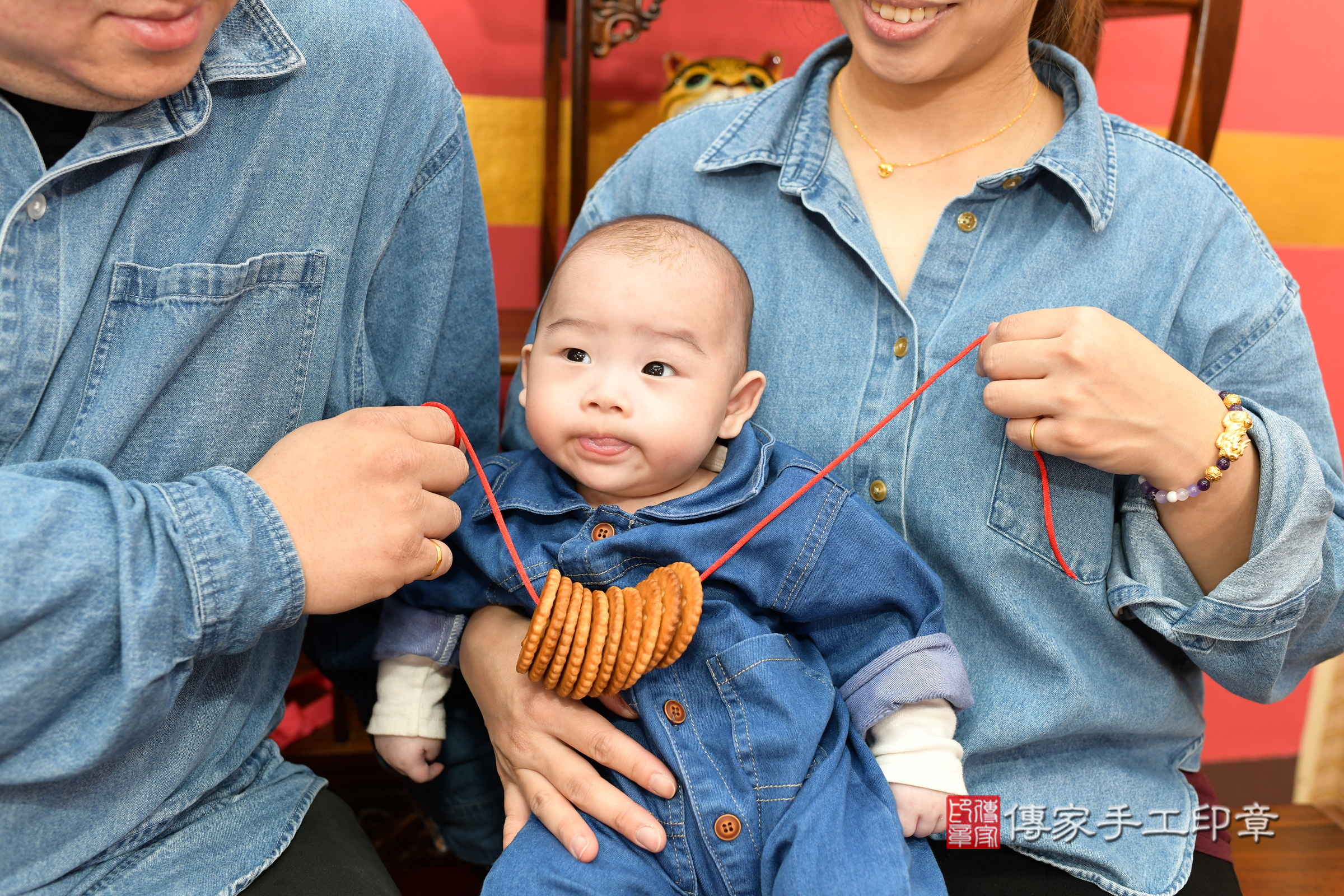 新北市永和區小滕寶寶收涎推薦:傳家新北店收涎中國風會場,嬰兒古禮收涎收口水流程儀式、收涎吉祥話、收涎餅乾、收涎拍照。收涎證書。2024.12.25,照片10 新北市永和區小滕寶寶收涎推薦:傳家新北店收涎中國風會場,嬰兒古禮收涎收口水流程儀式、收涎吉祥話、收涎餅乾、收涎拍照。收涎證書。2024.12.25,照片10